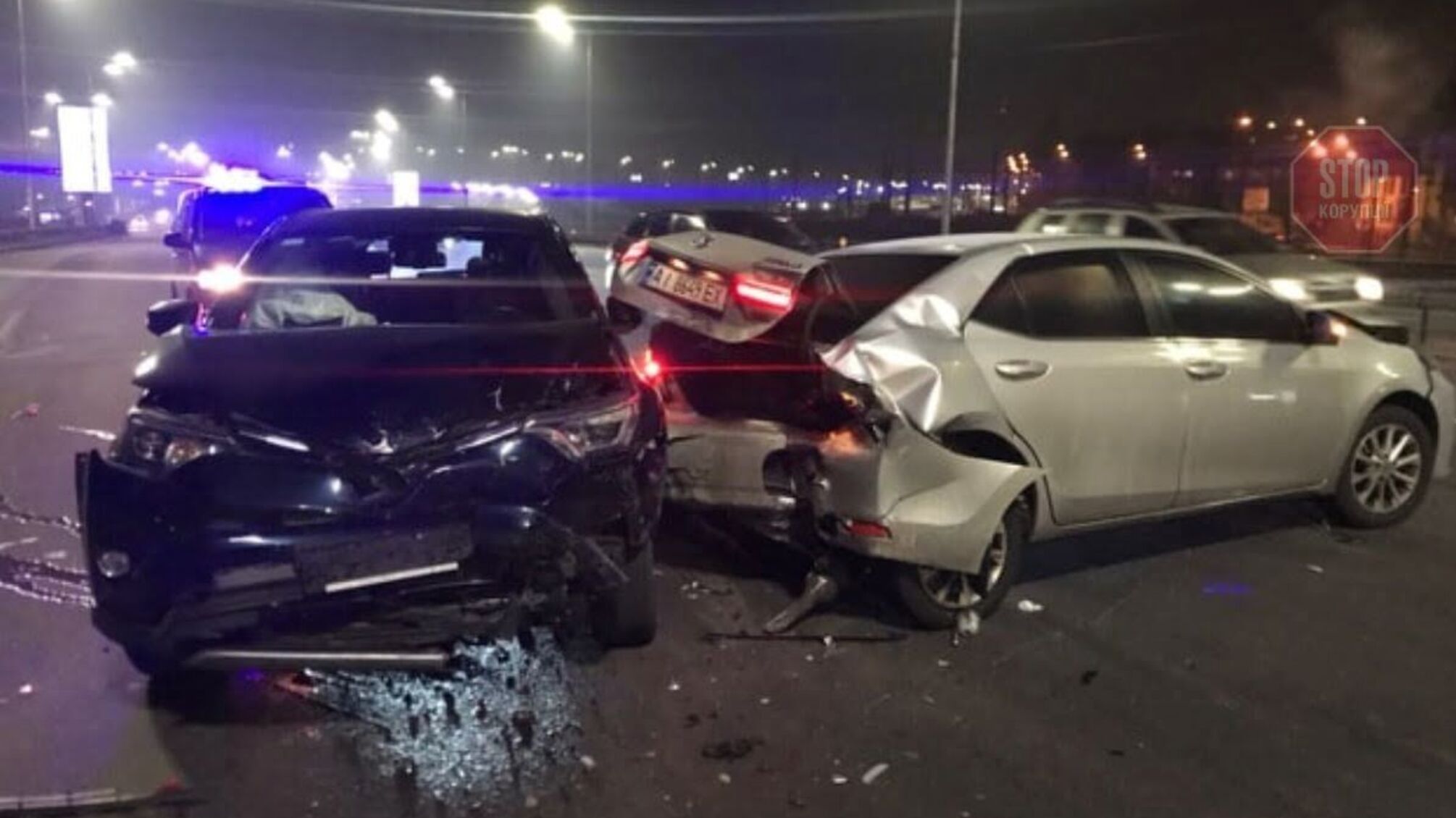 Масштабна ДТП у столиці: зіштовхнулись 5 авто, троє людей у лікарні (фото)