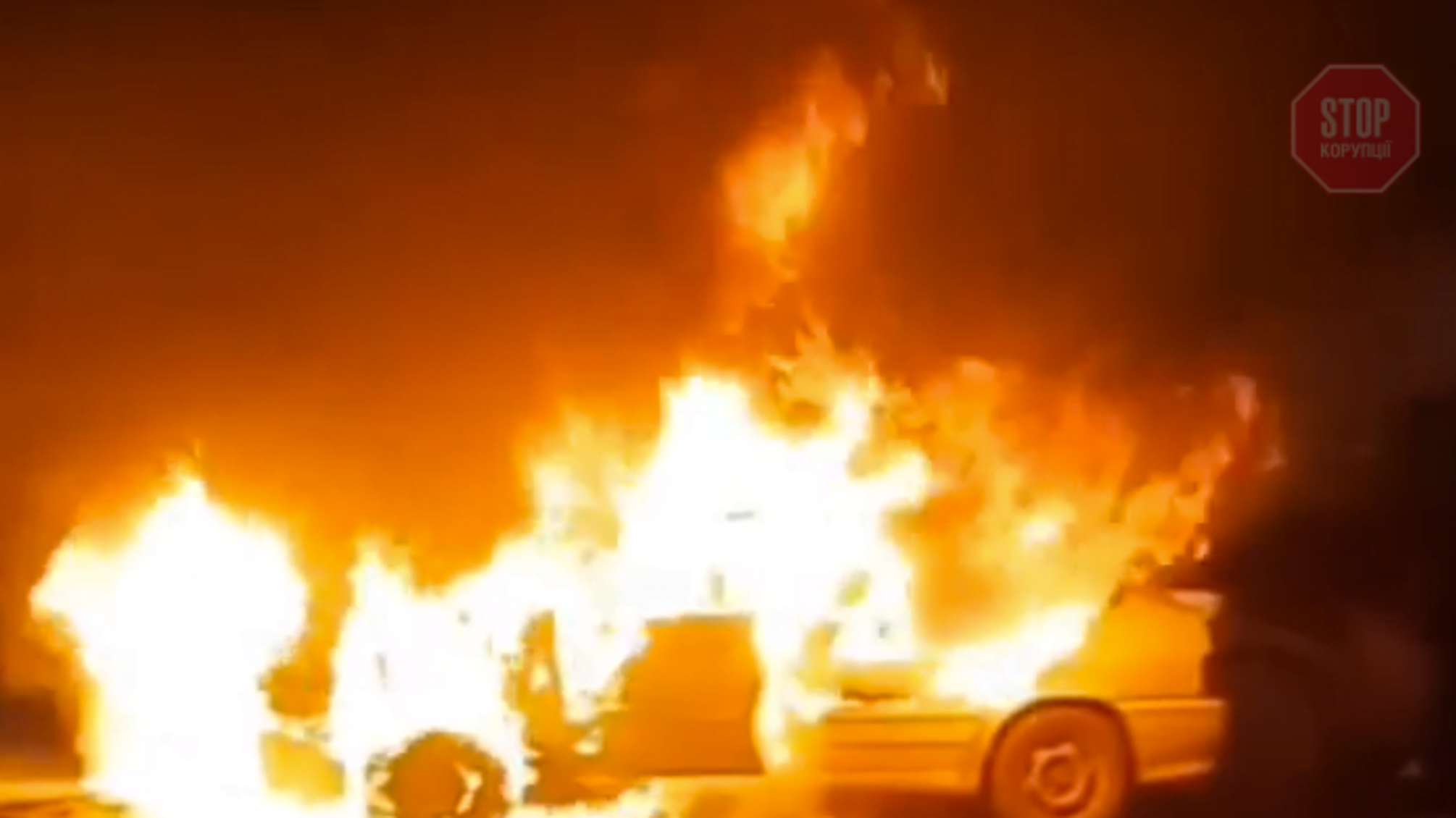 У Борисполі вщент згорів 'Opel Astra' (відео)