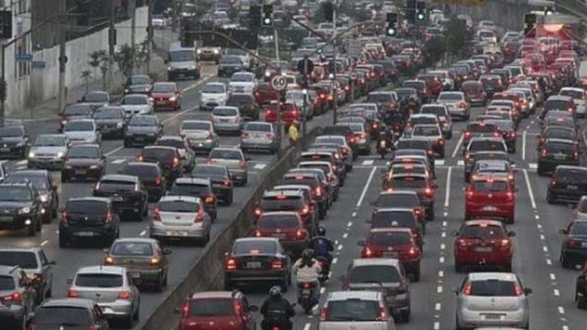 Поряд з Бангкоком і Джакартою: Київ у двадцятці міст, які «страждають» від заторів (фото)