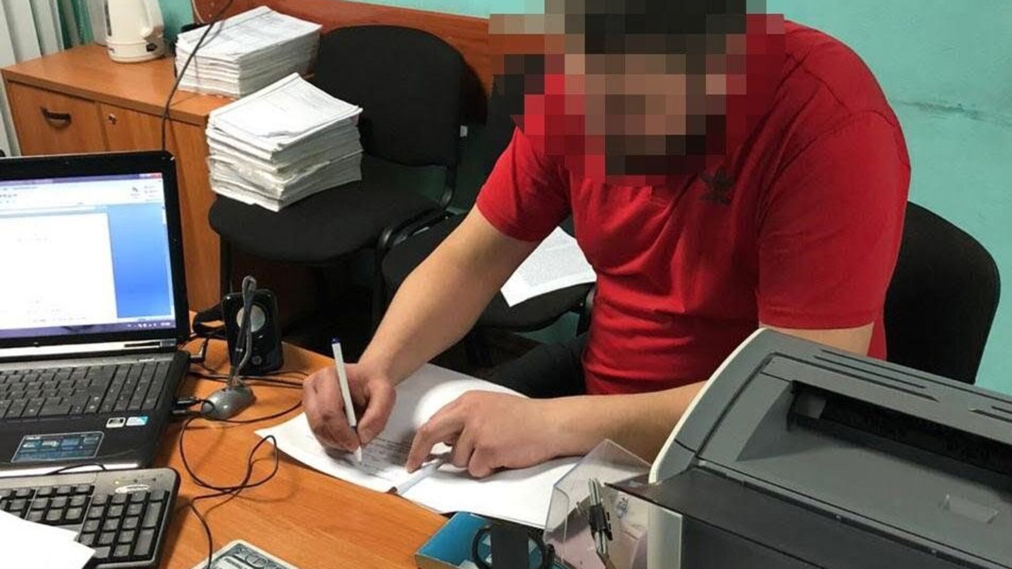 Побив власного сина: у Дніпрі затримали батька потерпілого