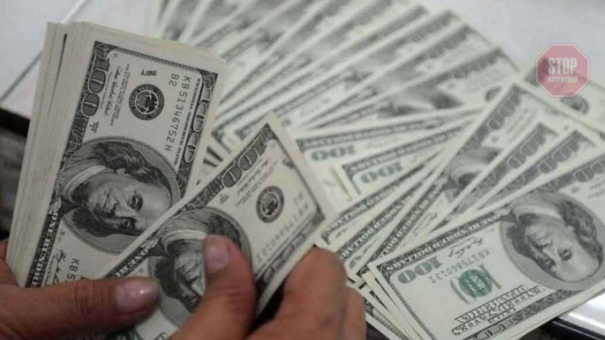 83,5 тисяч доларів за збереження посади: у Києві судитимуть шахраїв