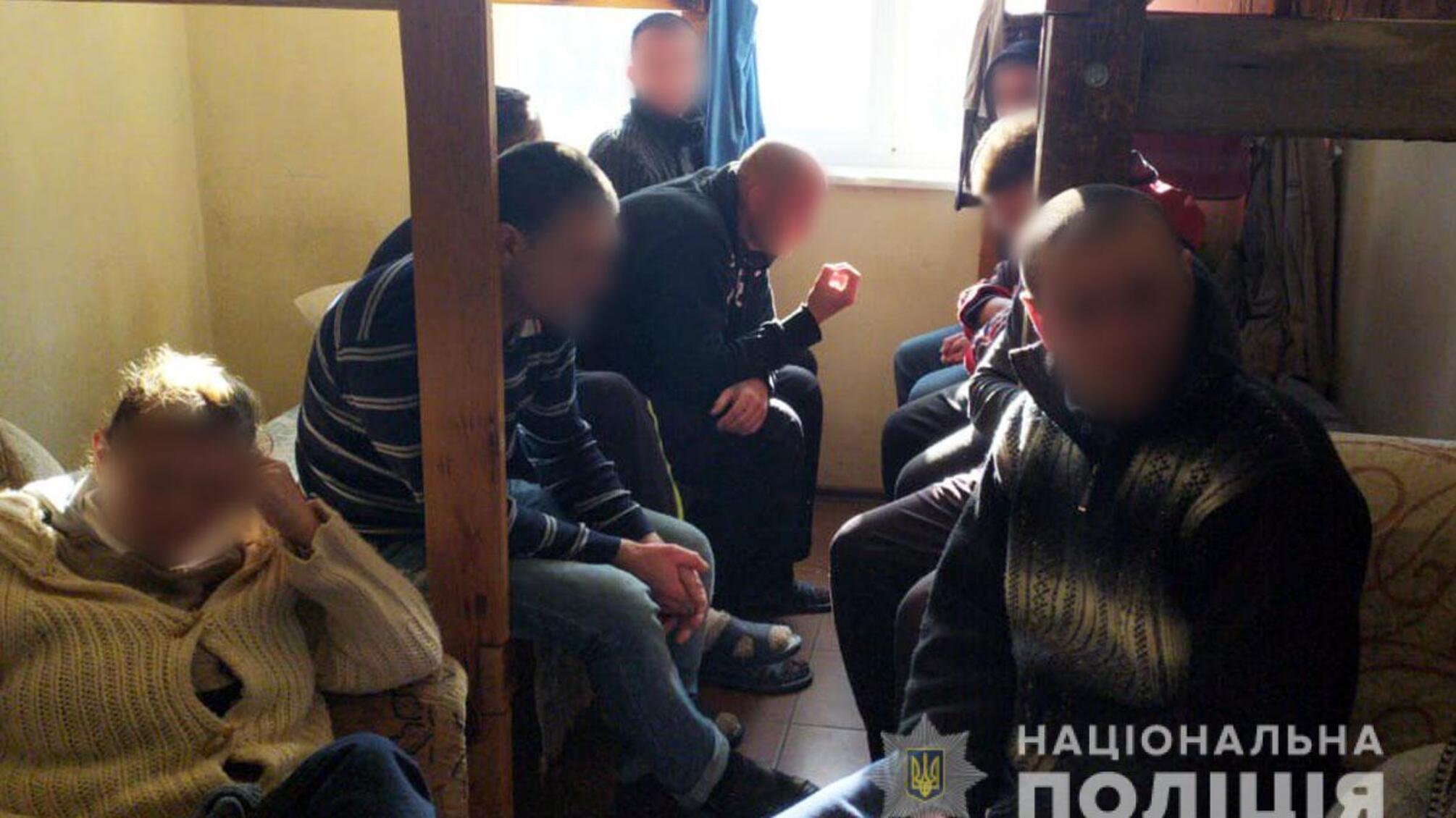 Поліцейські Донеччини викрили групу осіб, які утримували людей в трудовому рабстві
