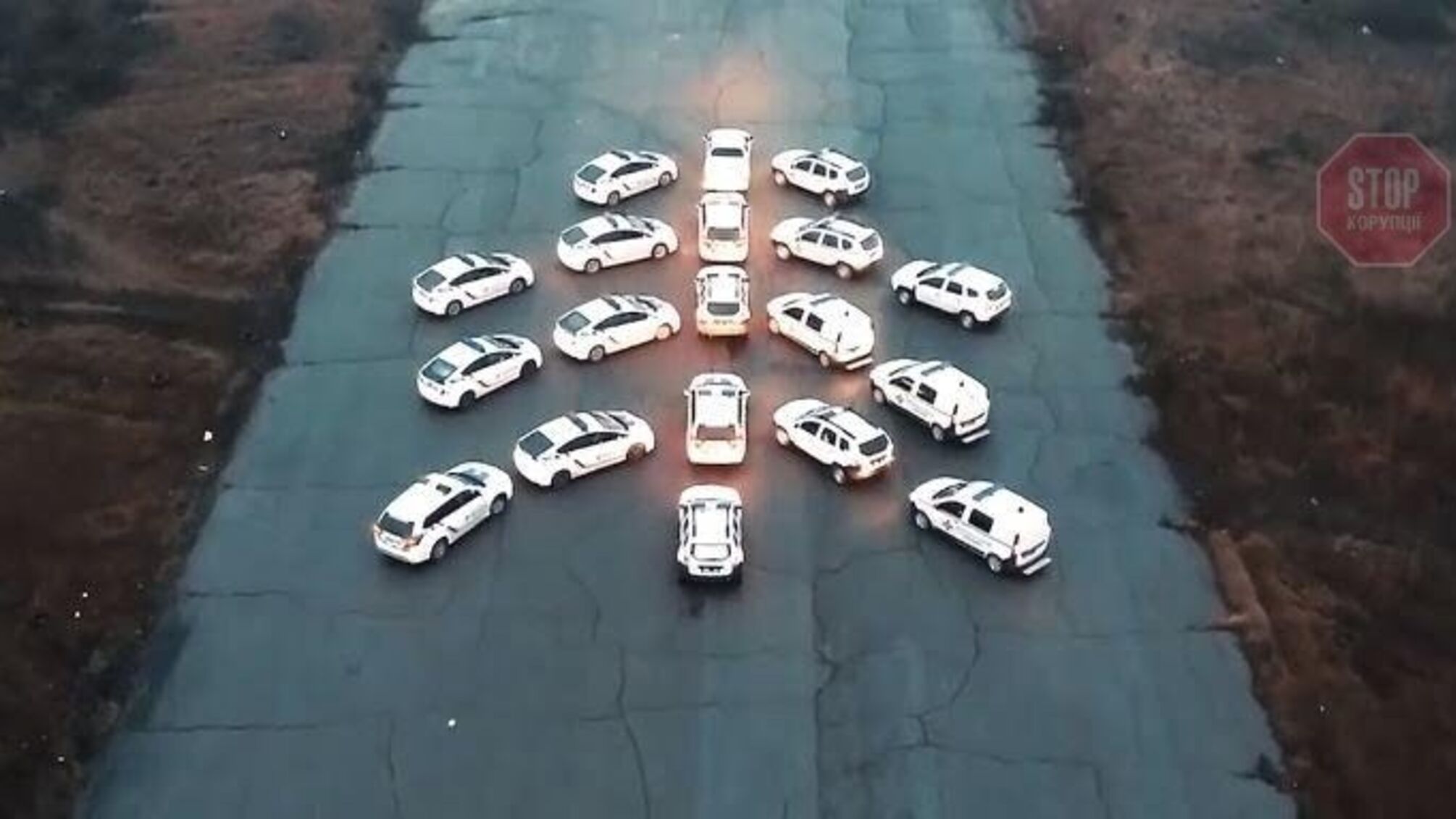 В Одесі 50 правоохоронців креативно привітали місцевих із Новим роком (відео)