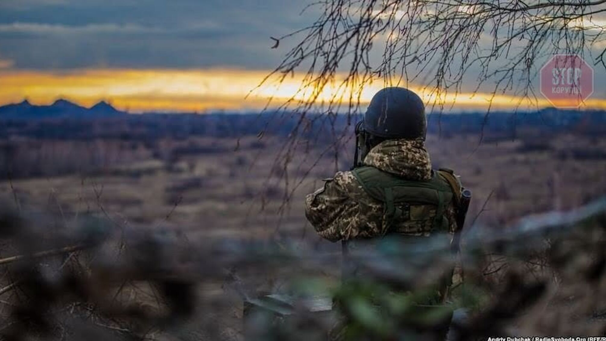 На Донбасі через ворожі обстріли загинув український військовий
