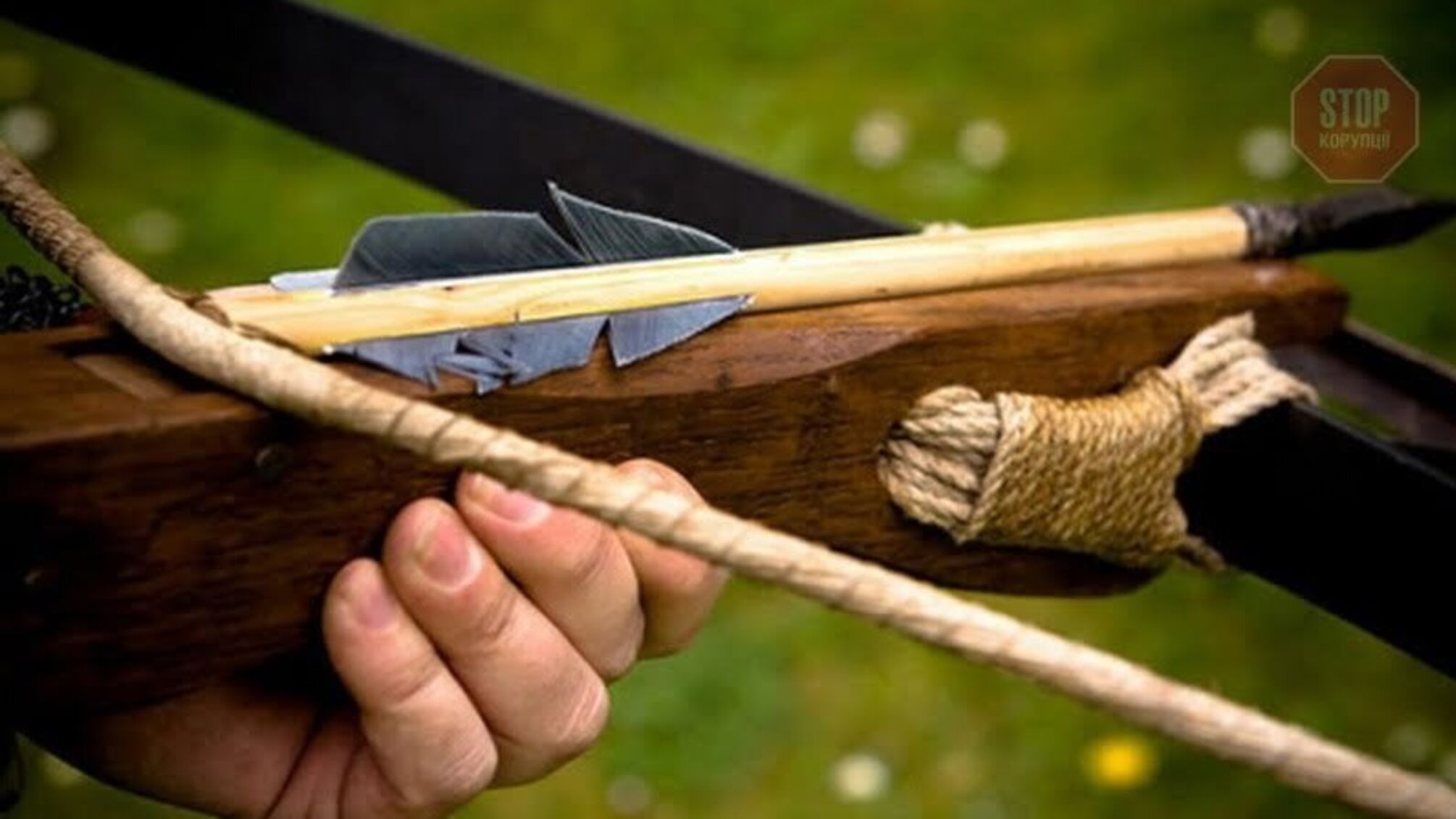 Середньовічний Бориспіль: жінку підстрелили із арбалета (фото)