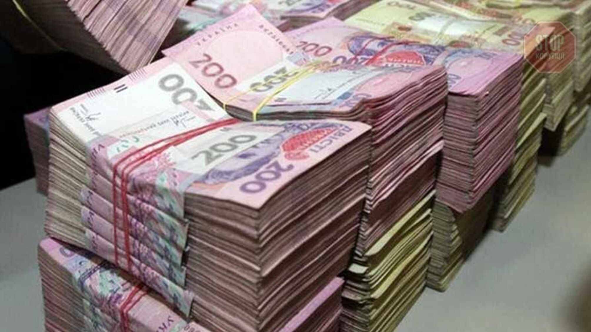 Майже 900 тисяч гривень: батько заплатив доньці всі аліменти за 15 років, щоб виїхати за кордон