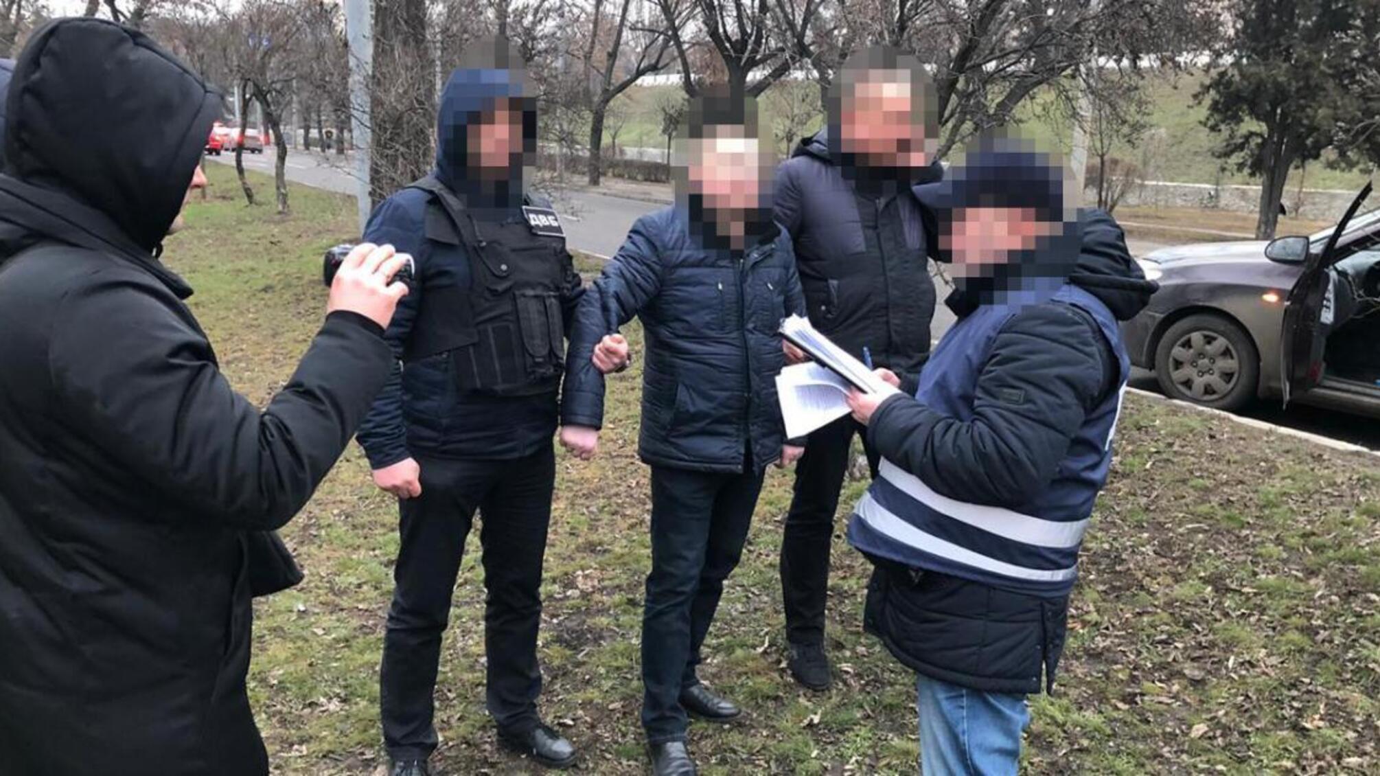 1500 доларів США за невідкриття кримінального провадження – на Харківщині ДБР затримало оперуповноваженого Нацполіції