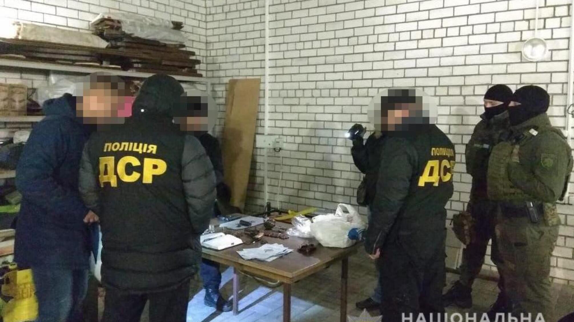 На Луганщині поліція вилучила у чоловіка арсенал зброї