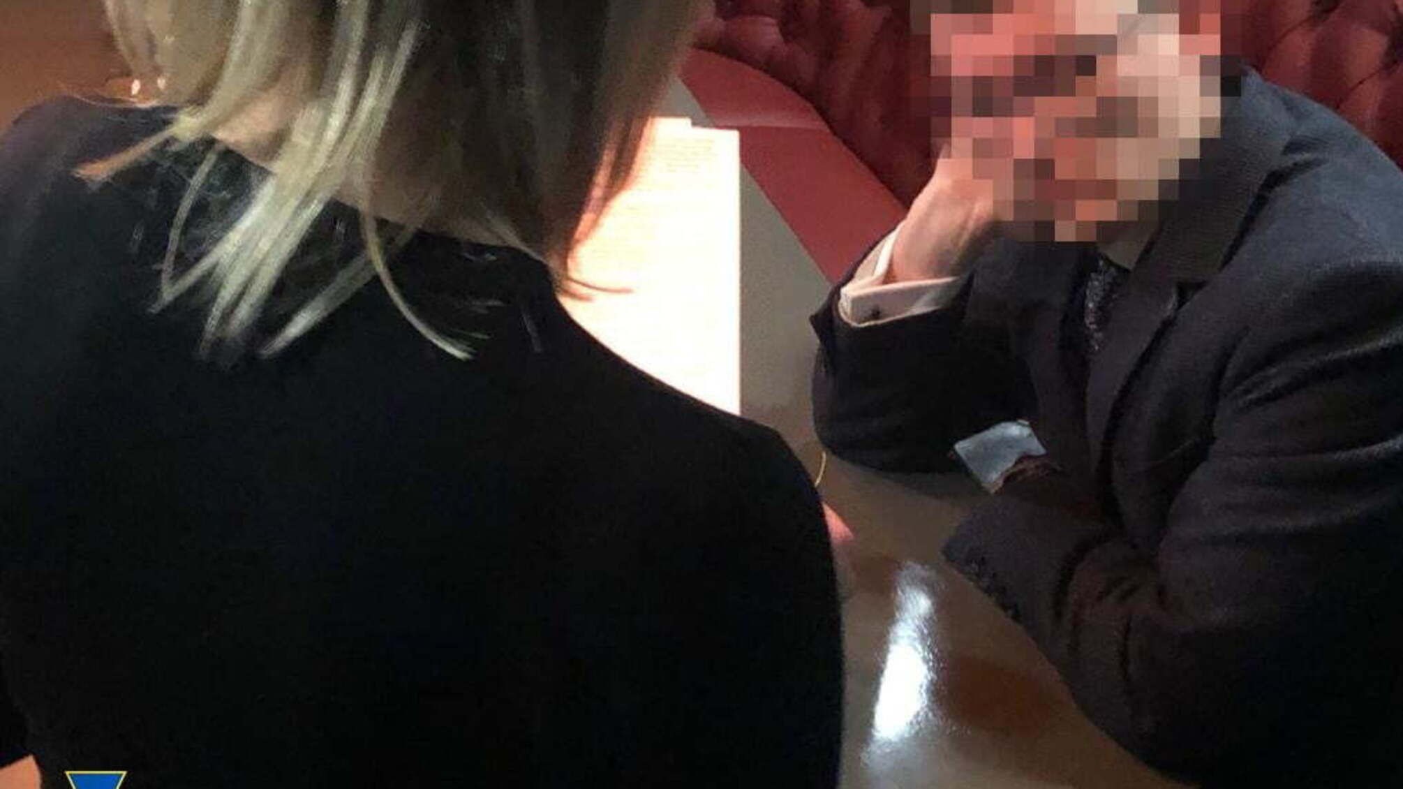 У Житомирі підприємець намагався запропонувати хабарі співробітнику Служби за незаконну легалізацію іноземців