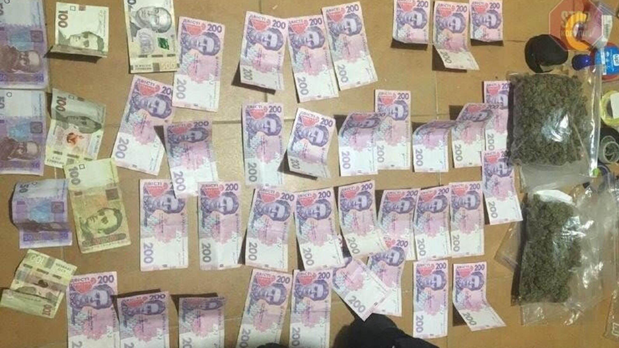 Продавали наркотики в соцмережах: поліція Київщини затримала наркоділків