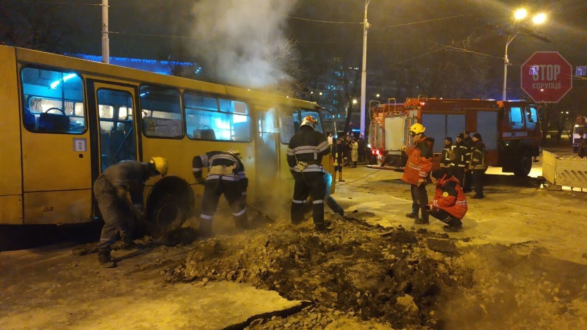 Прорив тепломережі біля столичного ТЦ розслідуватиме поліція - відкрито справу