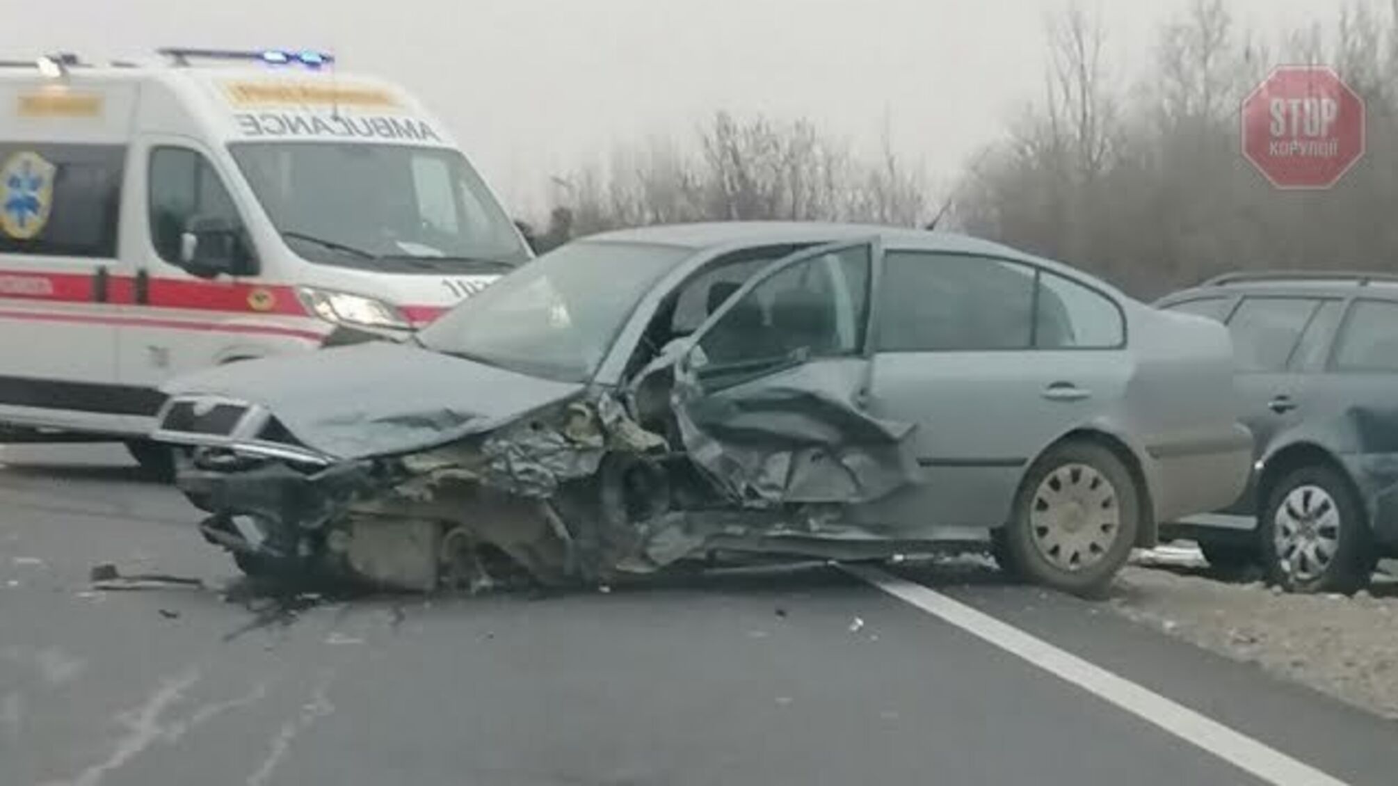 На Закарпатті сталося потрійне ДТП, є постраждалі (відео)
