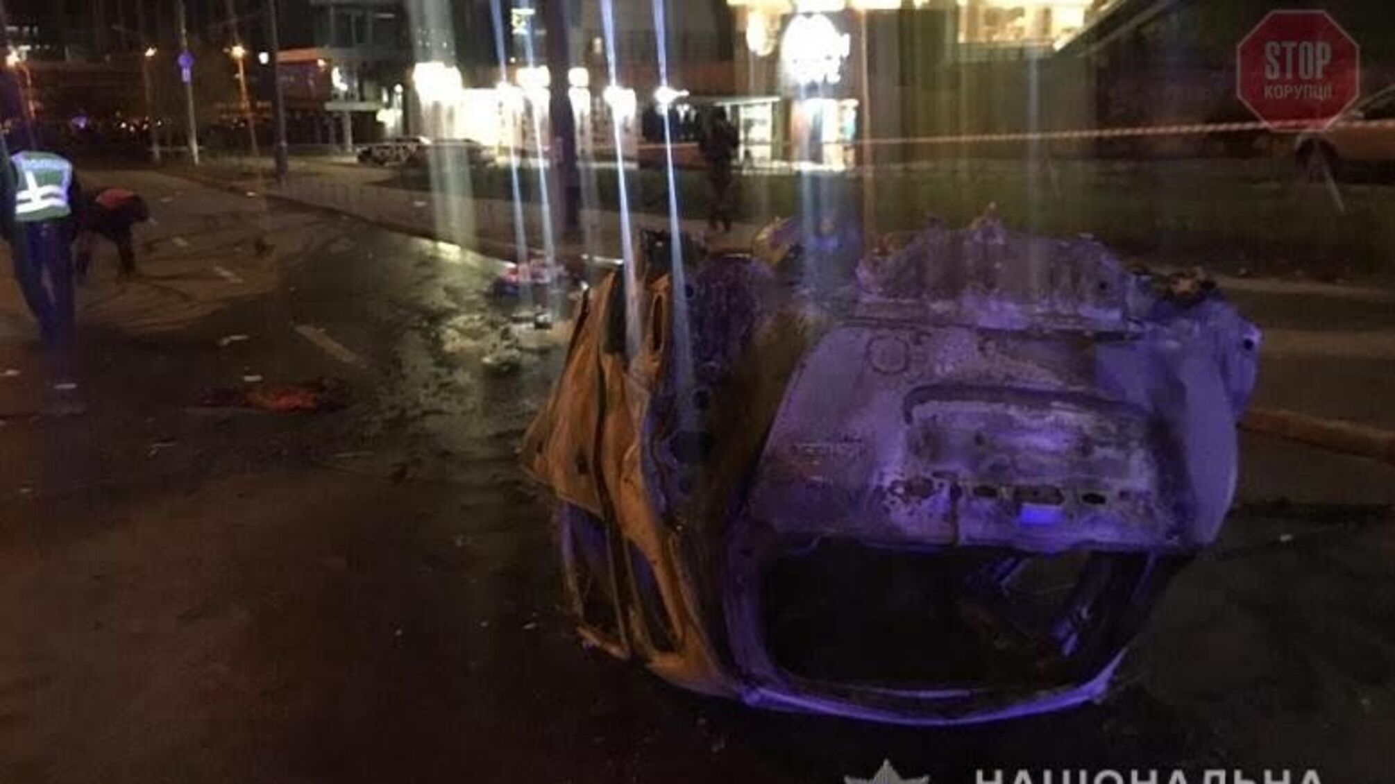 Перекинувся та загорівся: подробиці смертельної ДТП в Києві