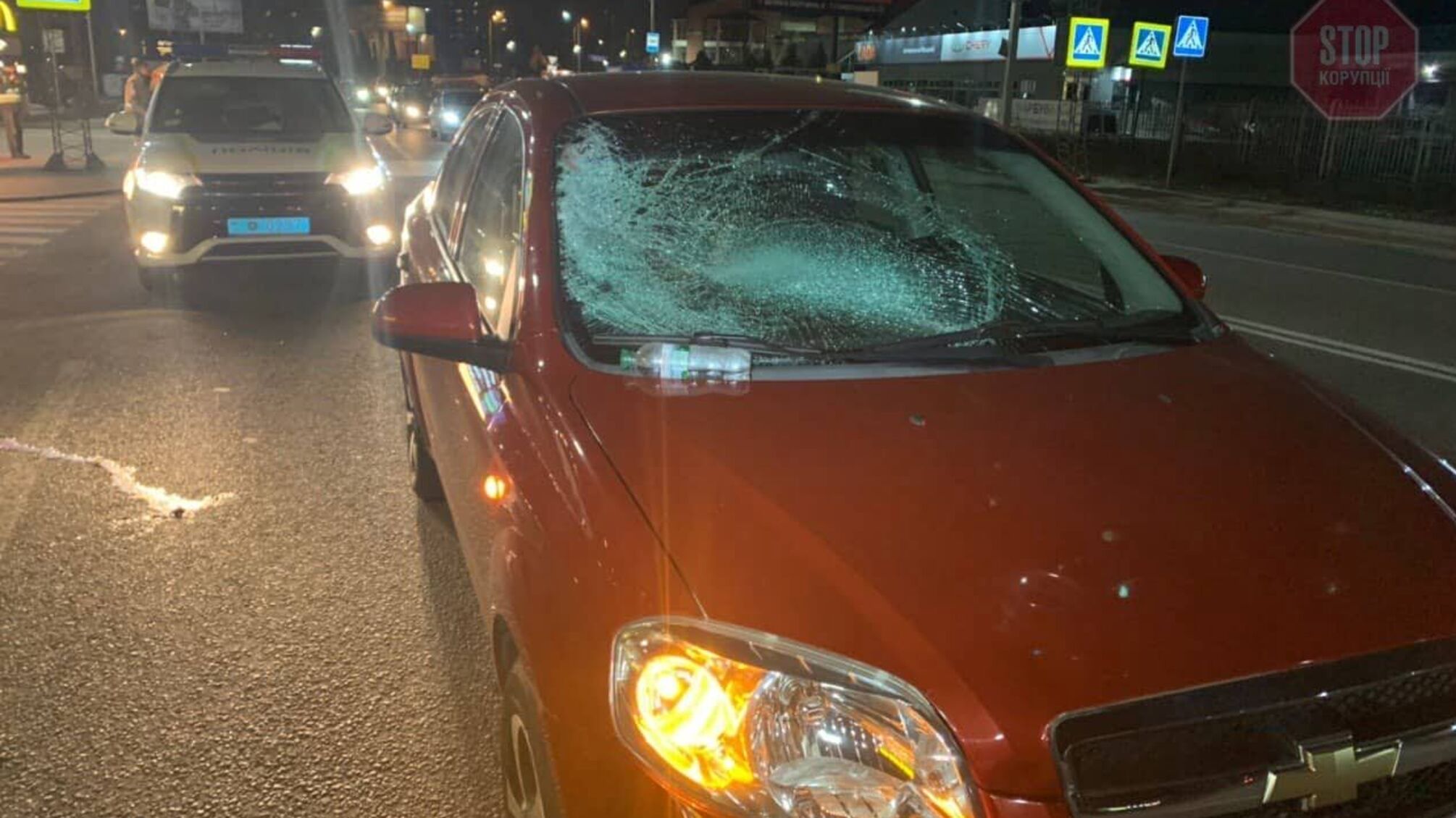 Не помітив пішохода: в Києві автівка збила людину на 'зебрі'