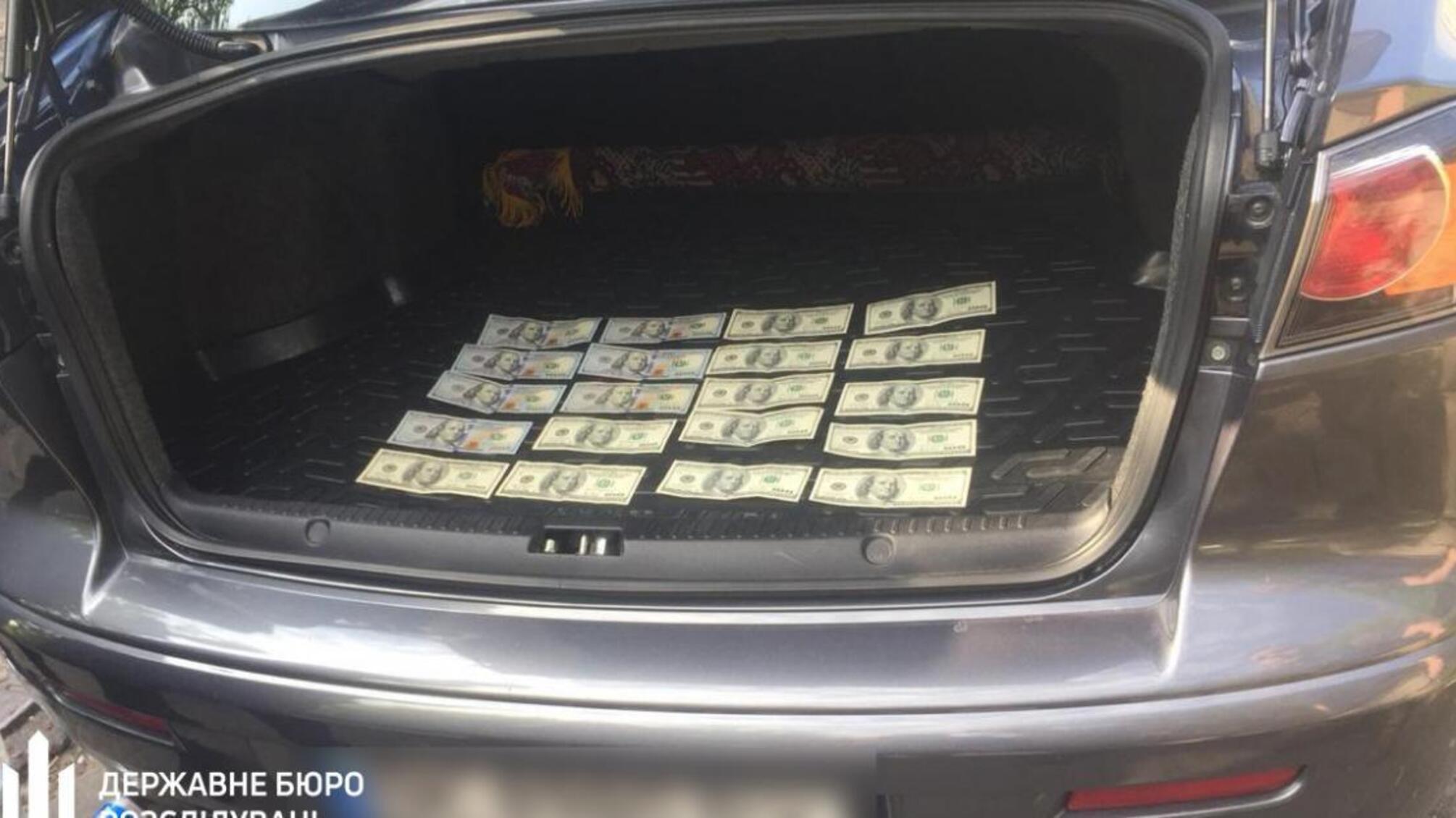 2000 доларів США за закриття кримінального провадження – поліцейський відповість у суді