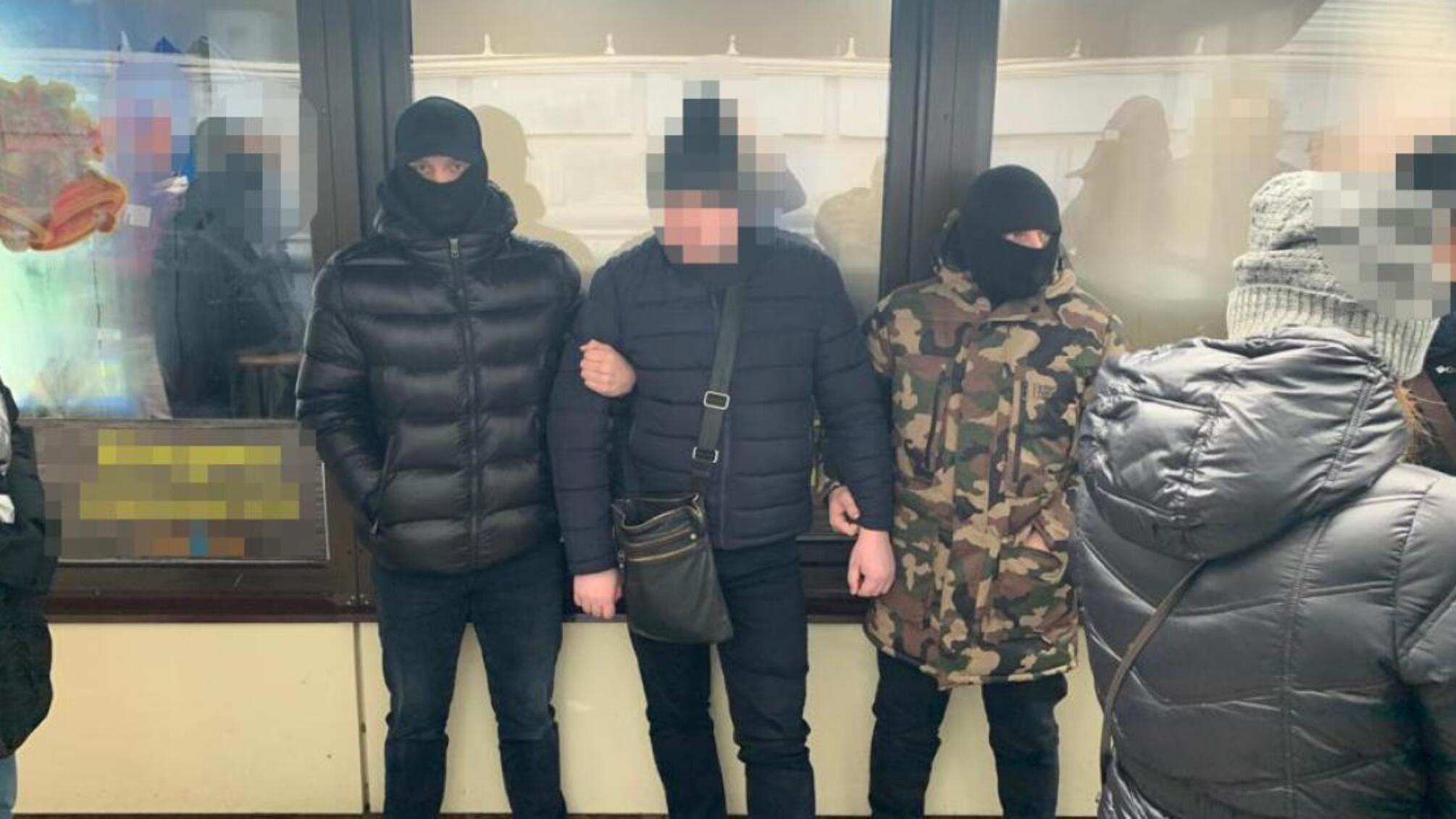 50 тисяч гривень за уникнення кримінальної відповідальності – ДБР затримало на хабарі оперуповноваженого Нацполіції