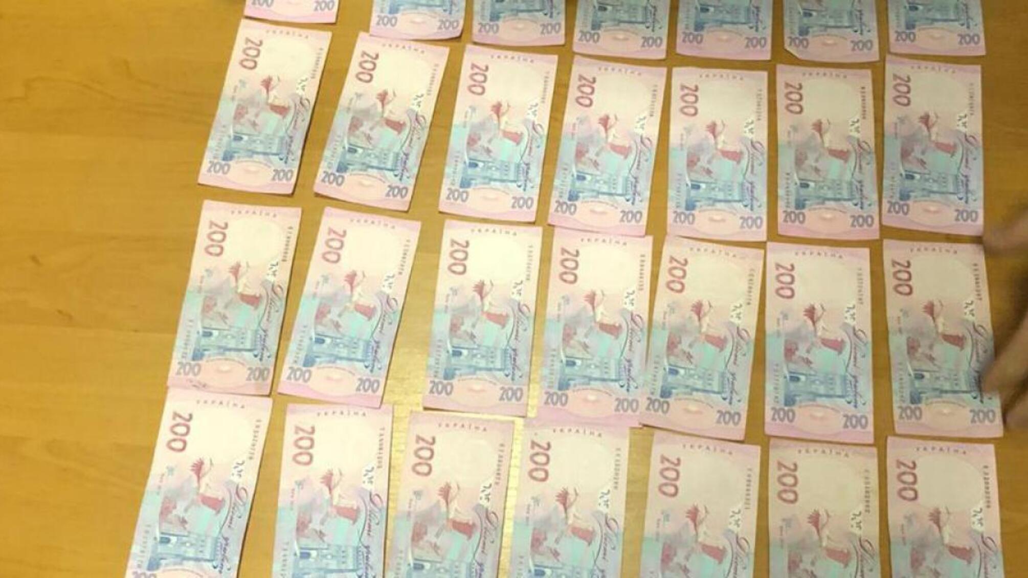 Хабар за перевірку без претензій ДФС – Державне бюро розслідувань затримало податківця