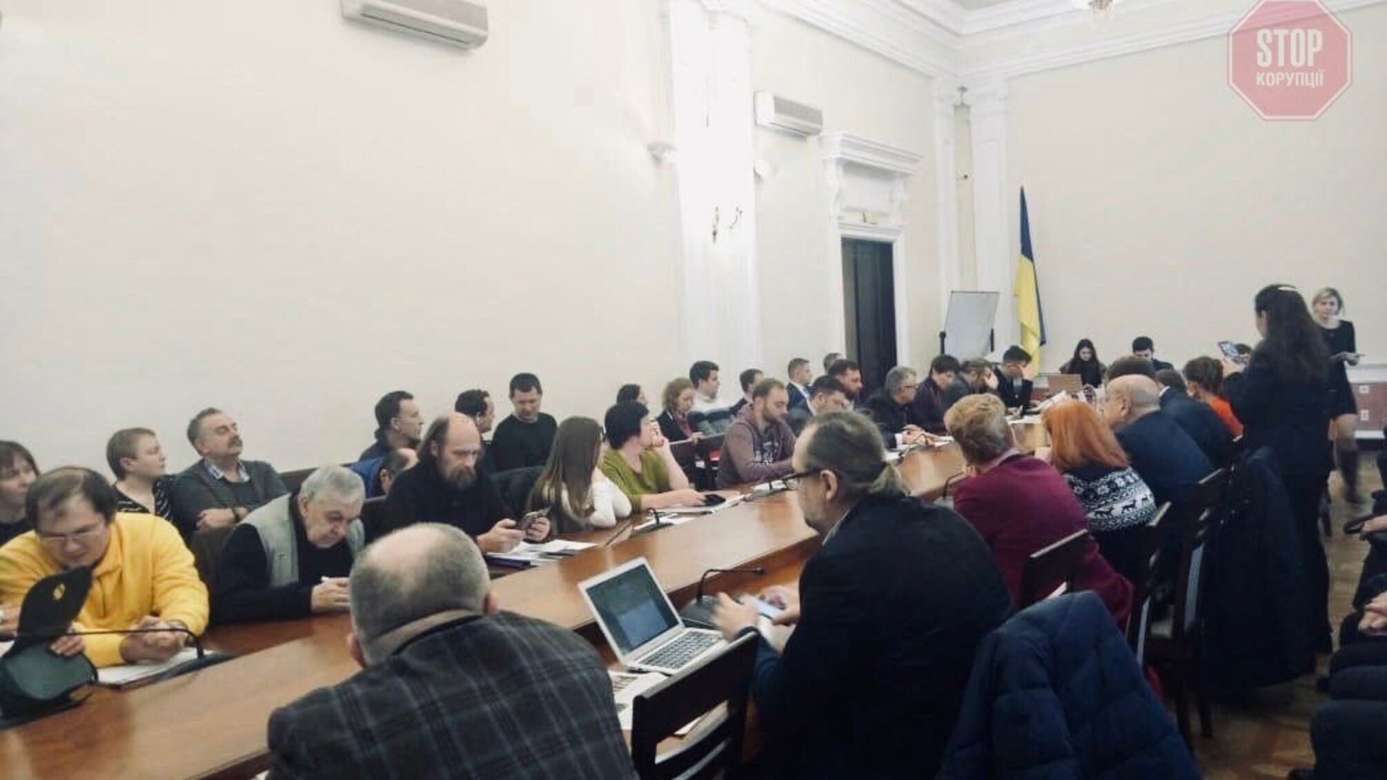 ЖК «Коник» поза законом: столична влада не може зупинити незаконне будівництво у Голосієві?