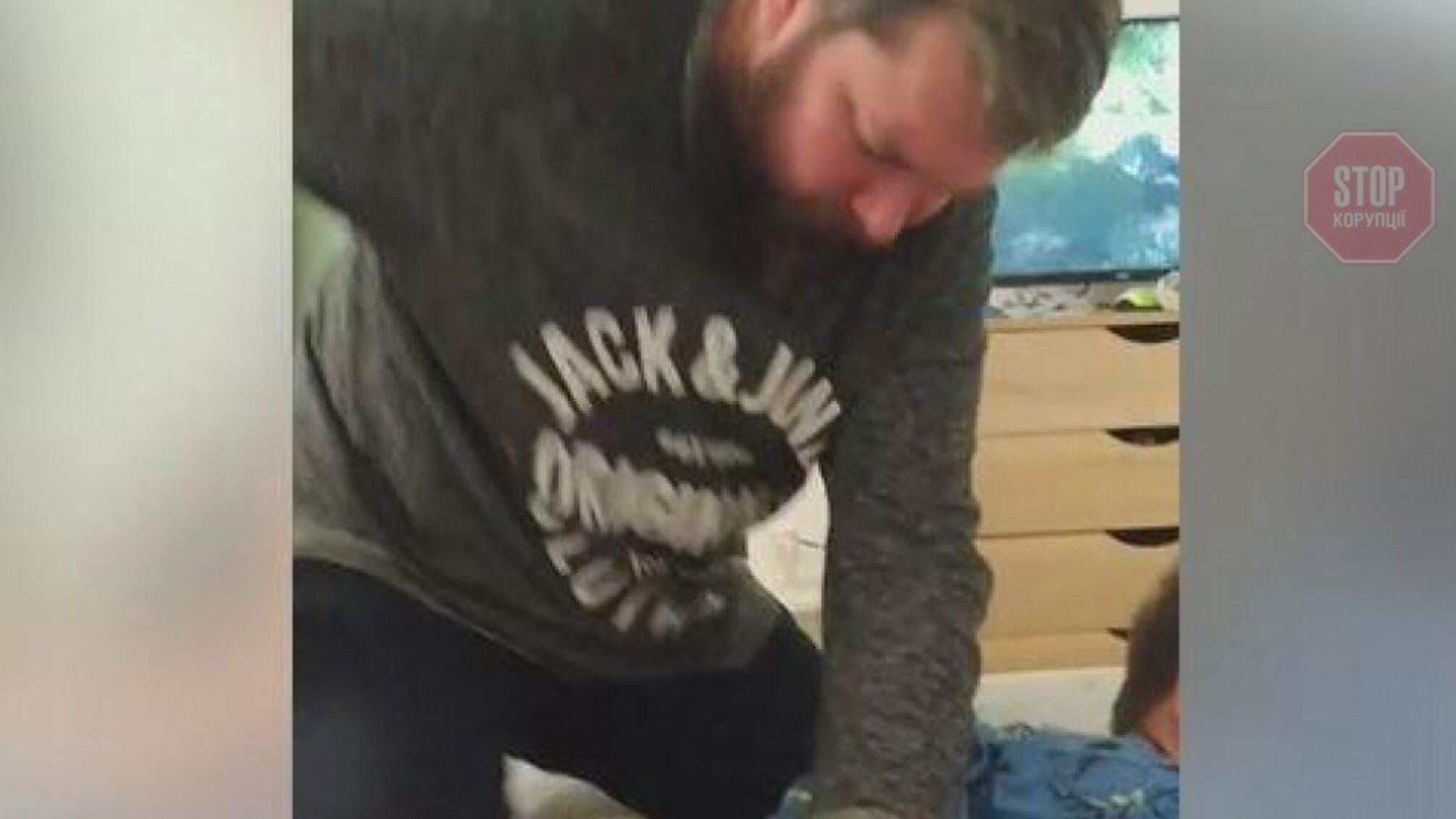 На Дніпропетровщині син депутата жорстоко побив дитину – відео