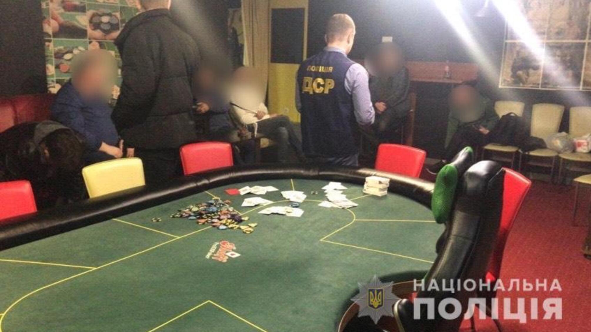 Покерний зал та п’ять інтерактивних клубів поліцейські викрили протягом доби