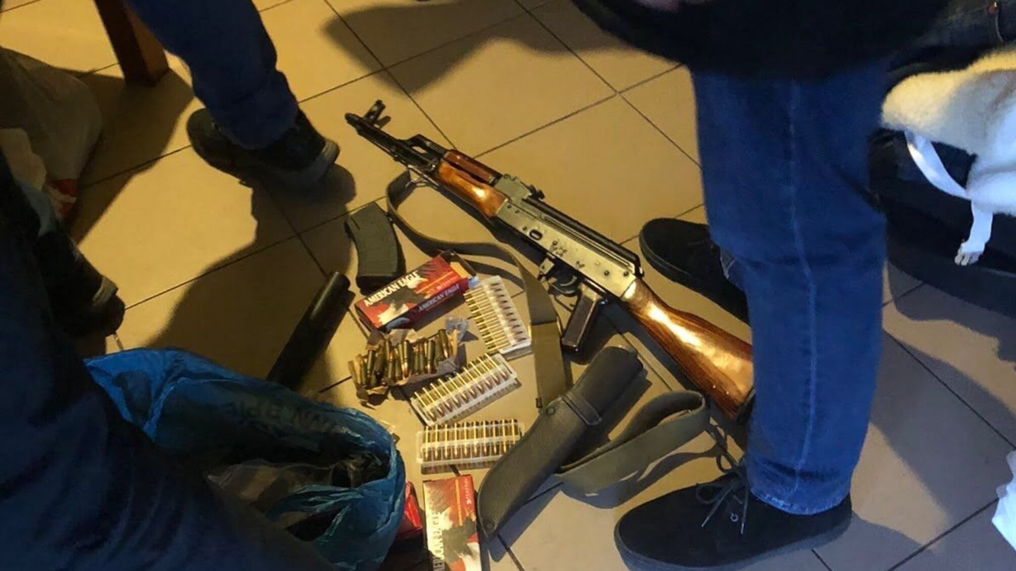 Тримали в рабстві: на Житомирщині затримали осіб, що займались торгівлею людьми