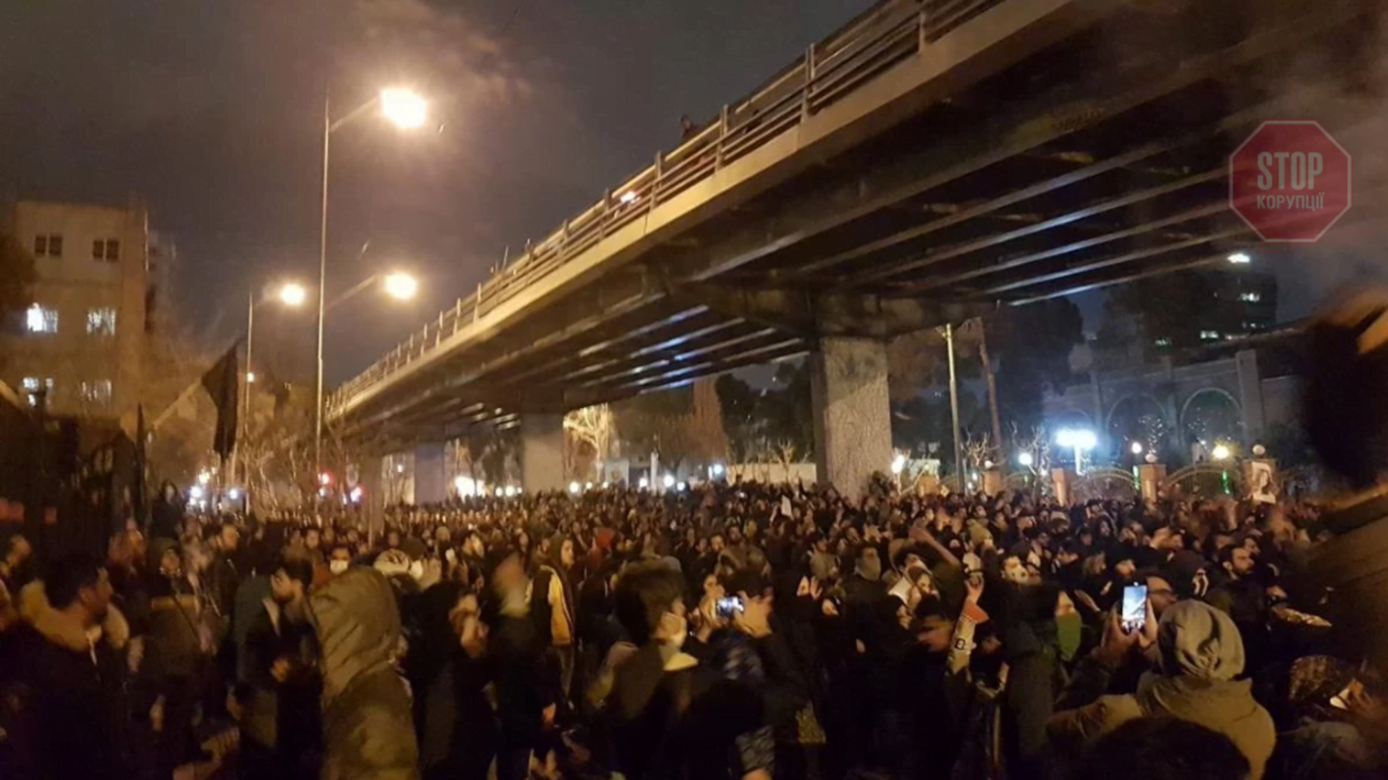 В Ірані почалися масові протести після визнання провини у збитті літака МАУ (відео)