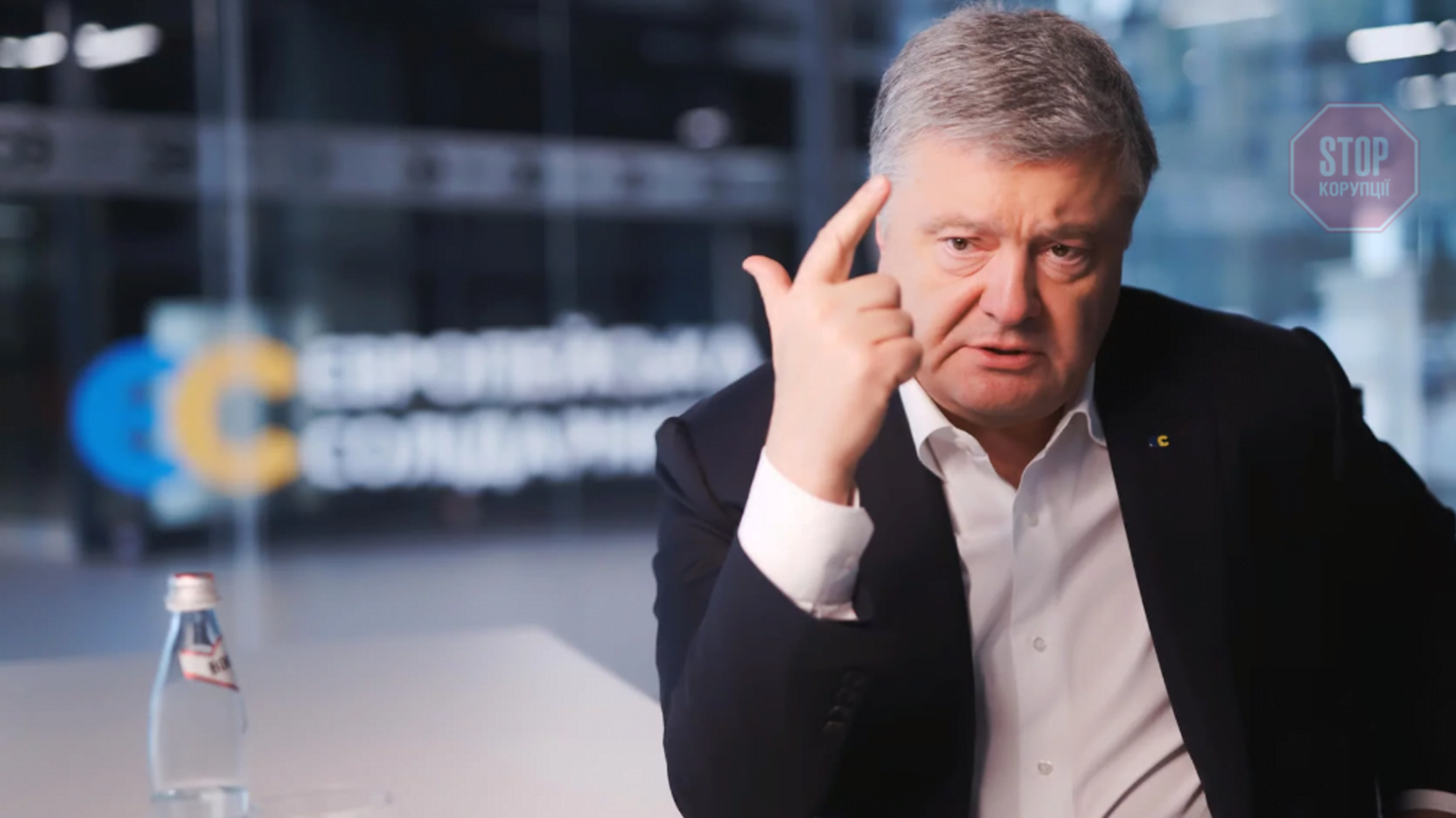 За експрезидентом Порошенко стежать – подробиці