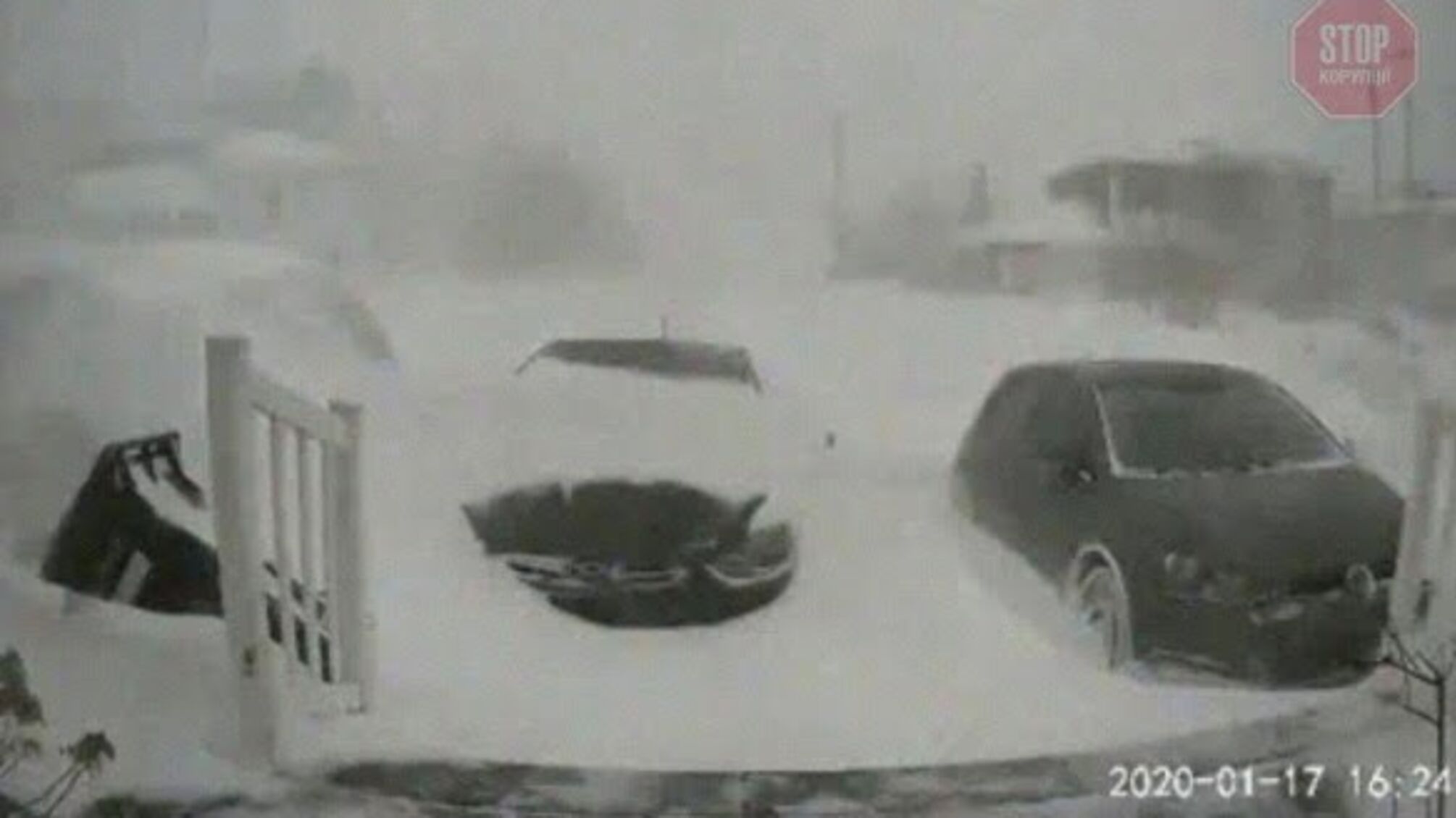 Сніговий колапс: жителів Канади завалило снігом