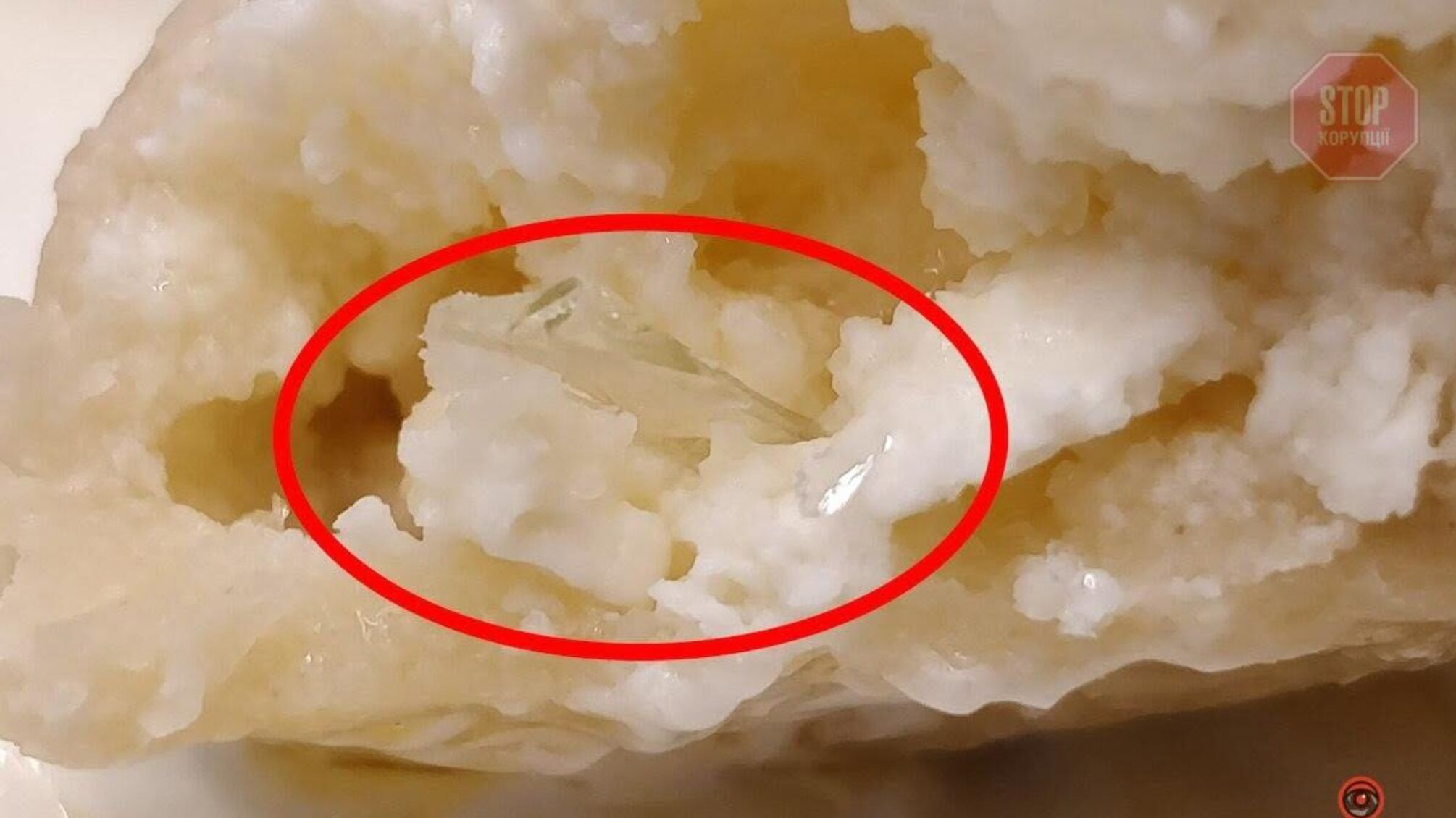 Вареник зі склом: у Дніпрі чоловік ледь не поранився стравою