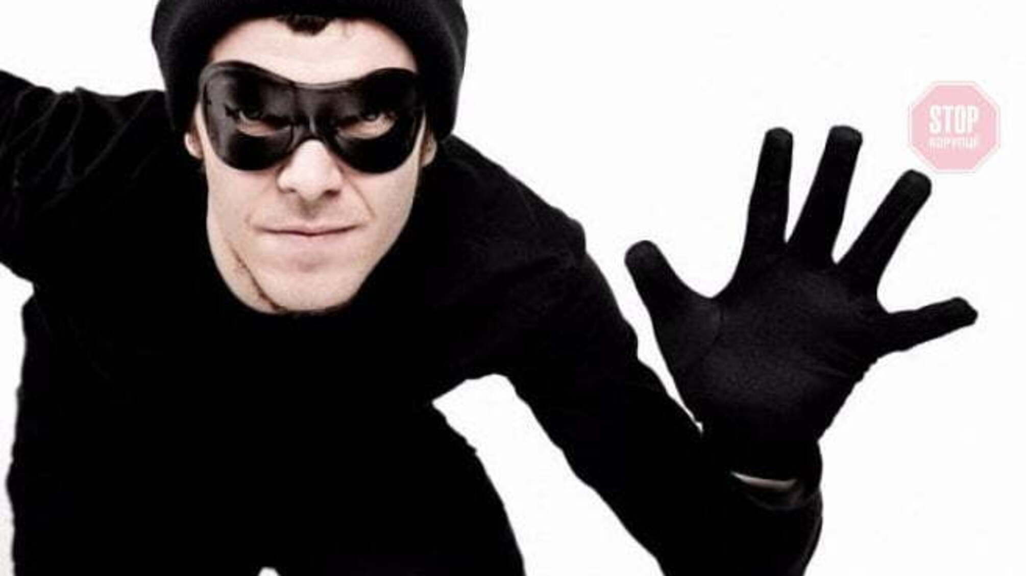 Столичні поліцейські затримали небезпечних грабіжників із залізничного вокзалу (фото)