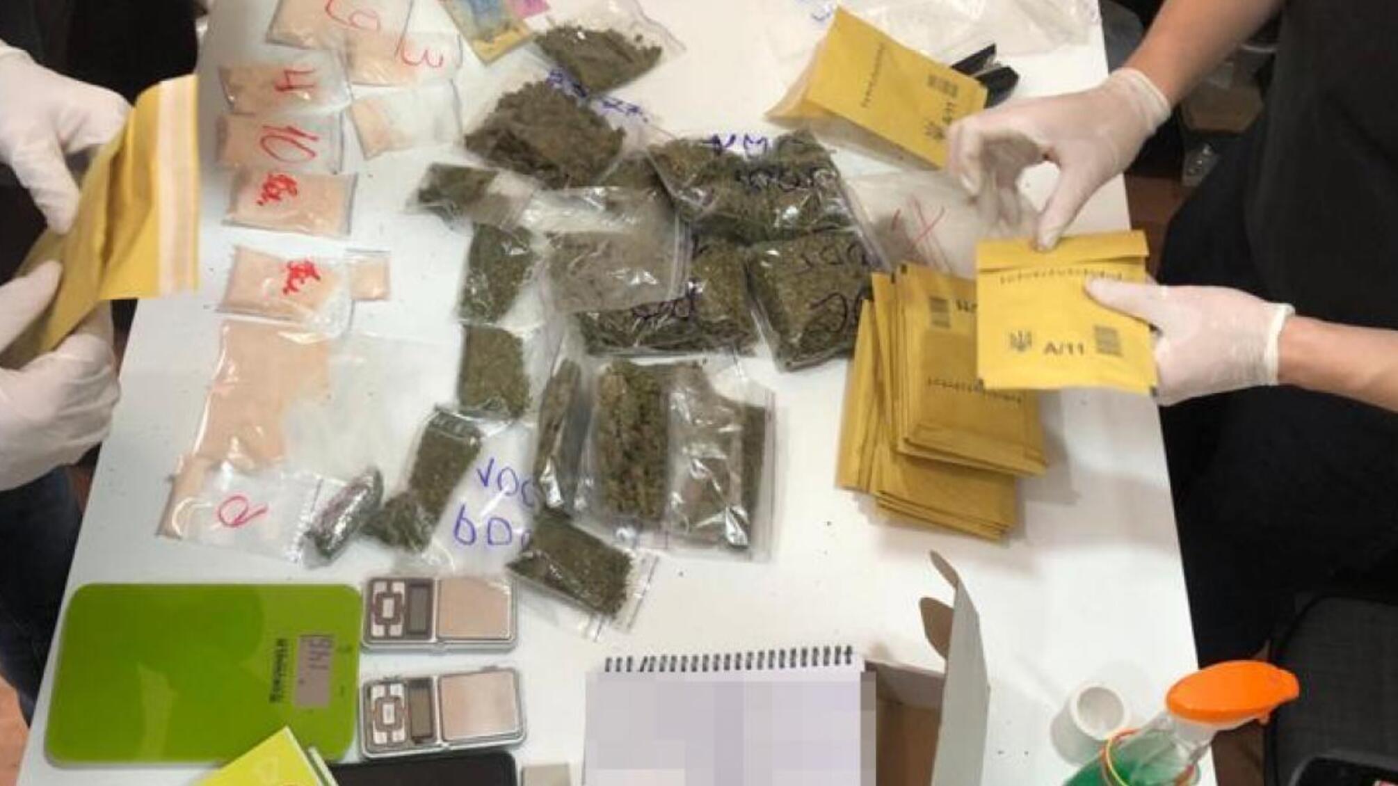 Два командири відділень пожежно-рятувальної частини ДСНС постануть перед судом за торгівлю наркотиками