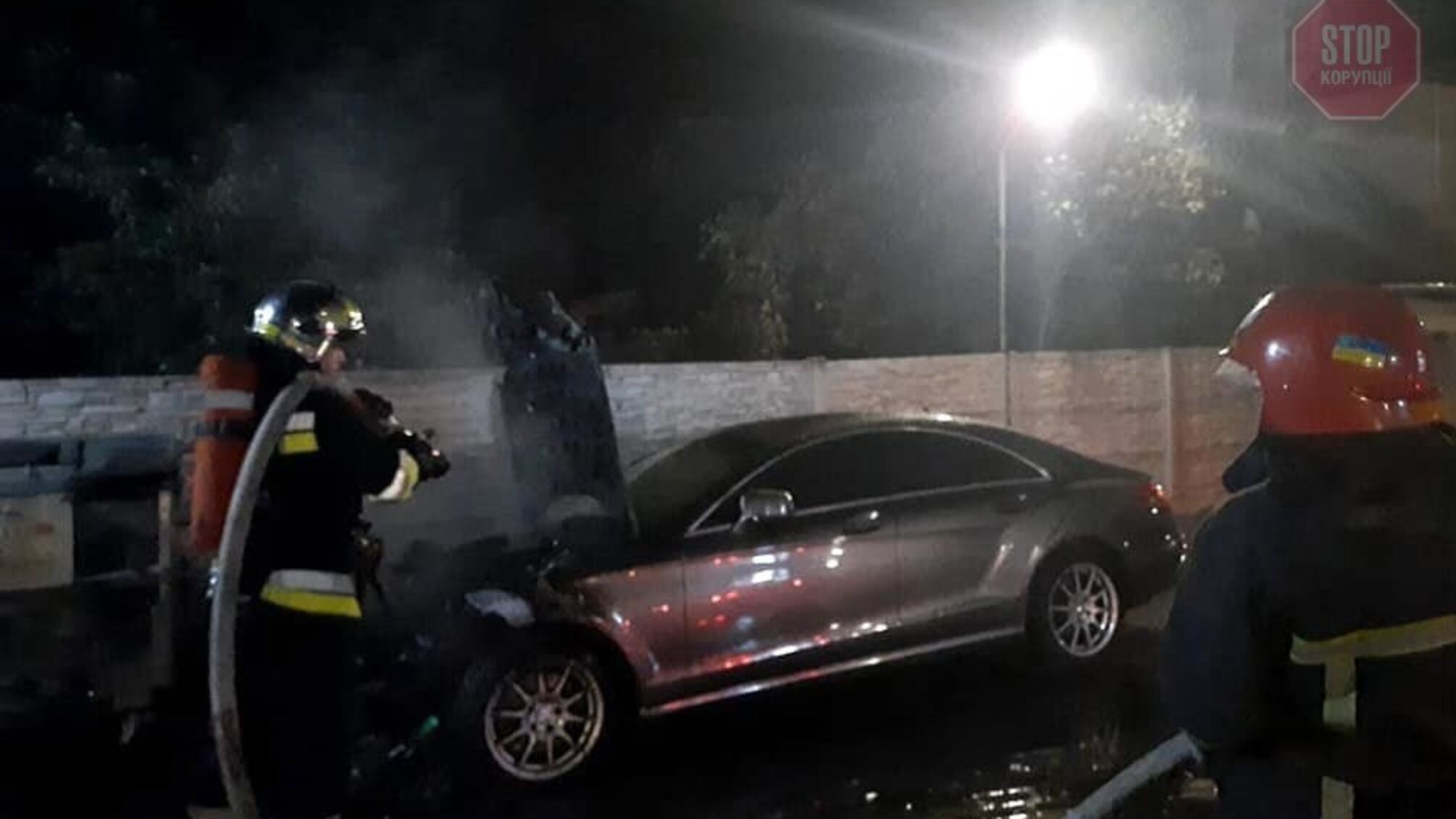 У Рівному згоріла автівка кандидата в депутати (фото)