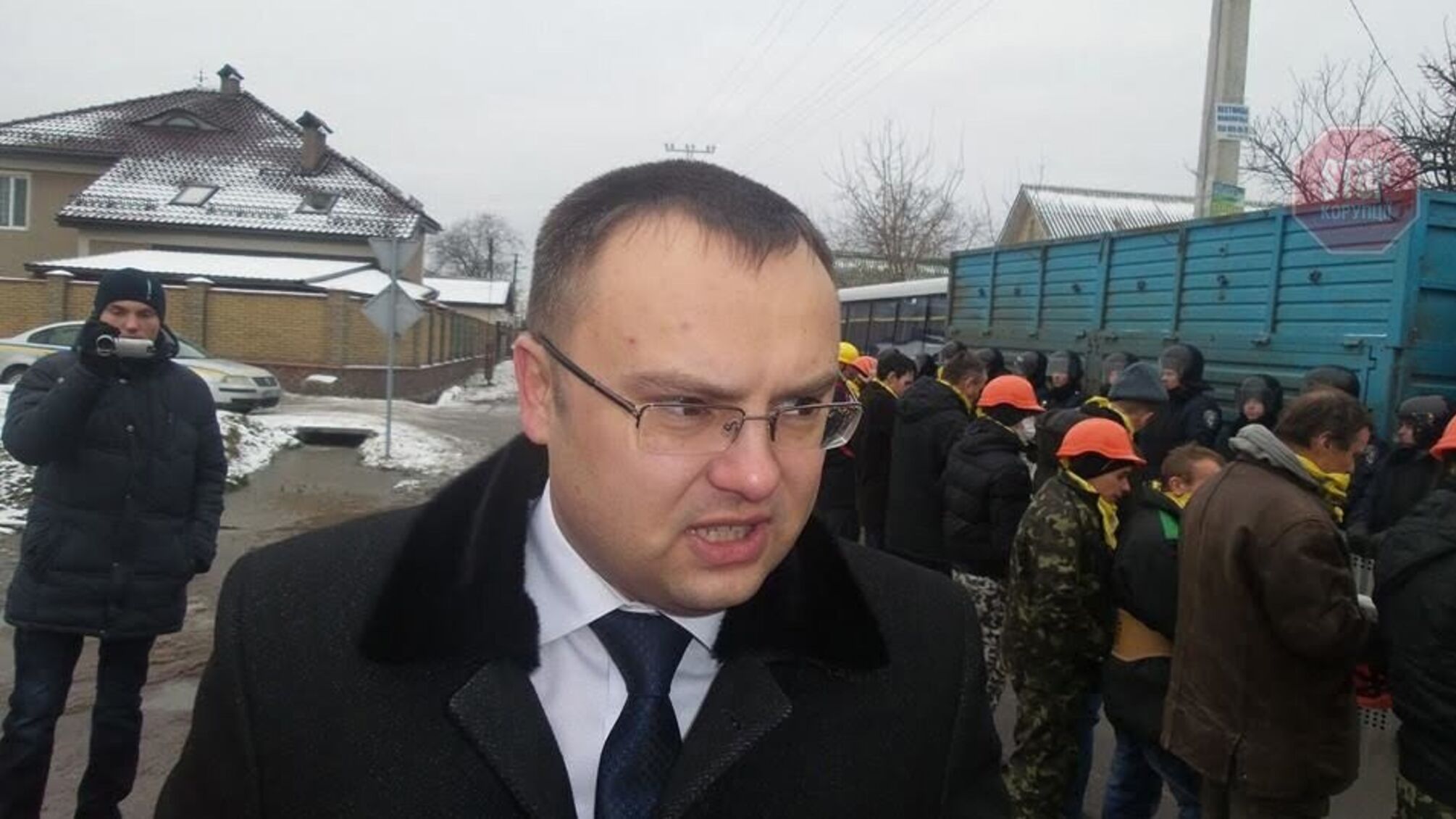 У Нових Петрівцях журналістів не пустили до сільради – бюджет ділили за зачиненими дверима