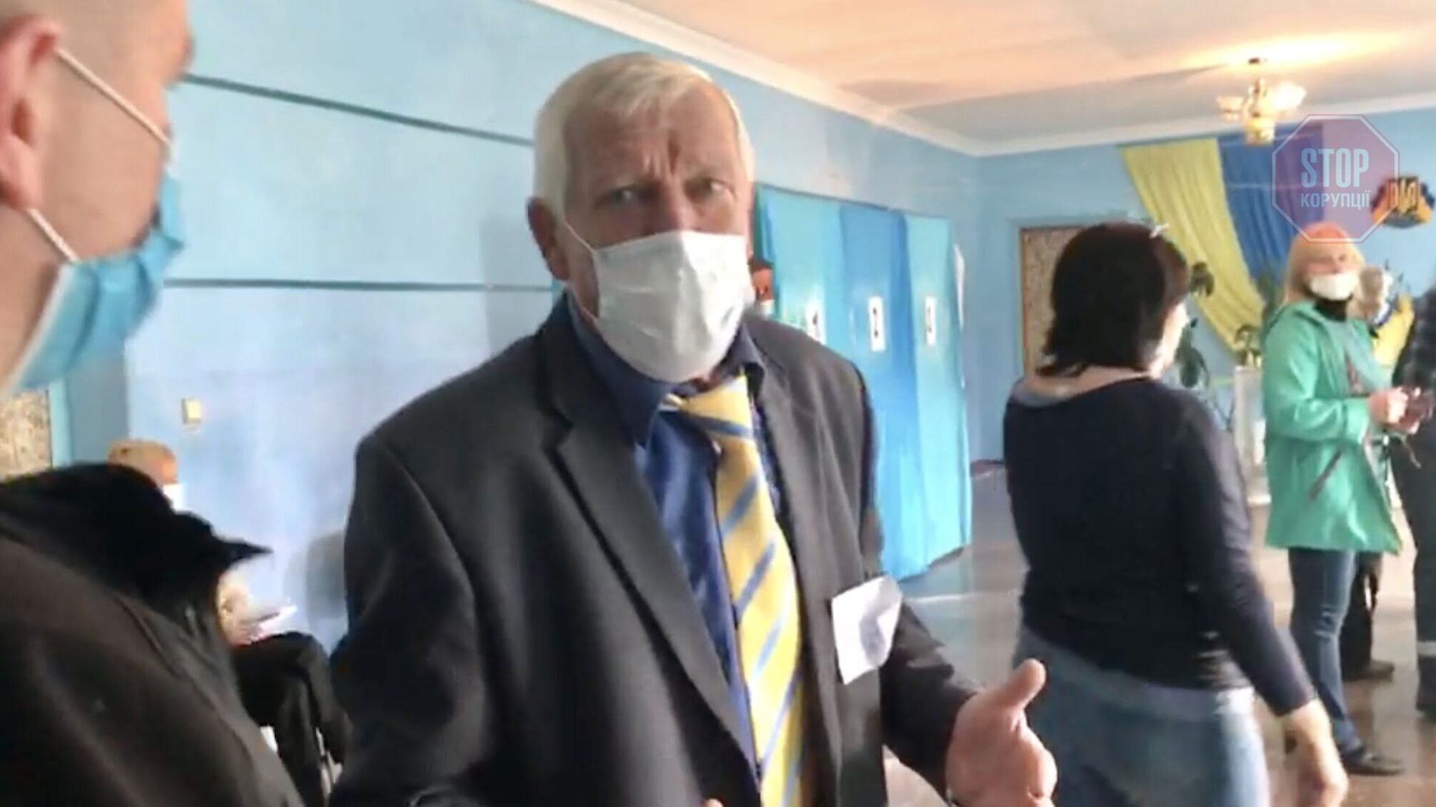 На Дніпропетровщині поки голова ДВК «тупив», 60 виборців пішли, не проголосувавши