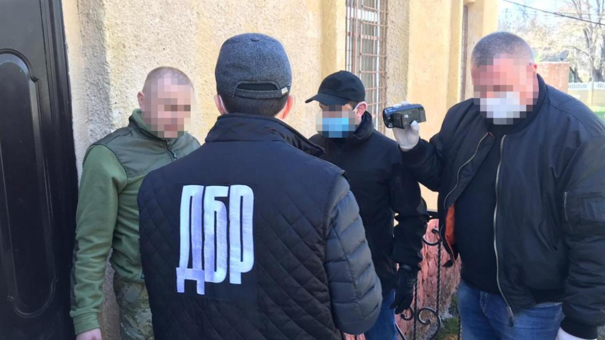 Начальника одного із відділів Чернівецького прикордонного загону судитимуть через спробу збуту виявлених тютюнових виробів та незаконний наказ підлеглому