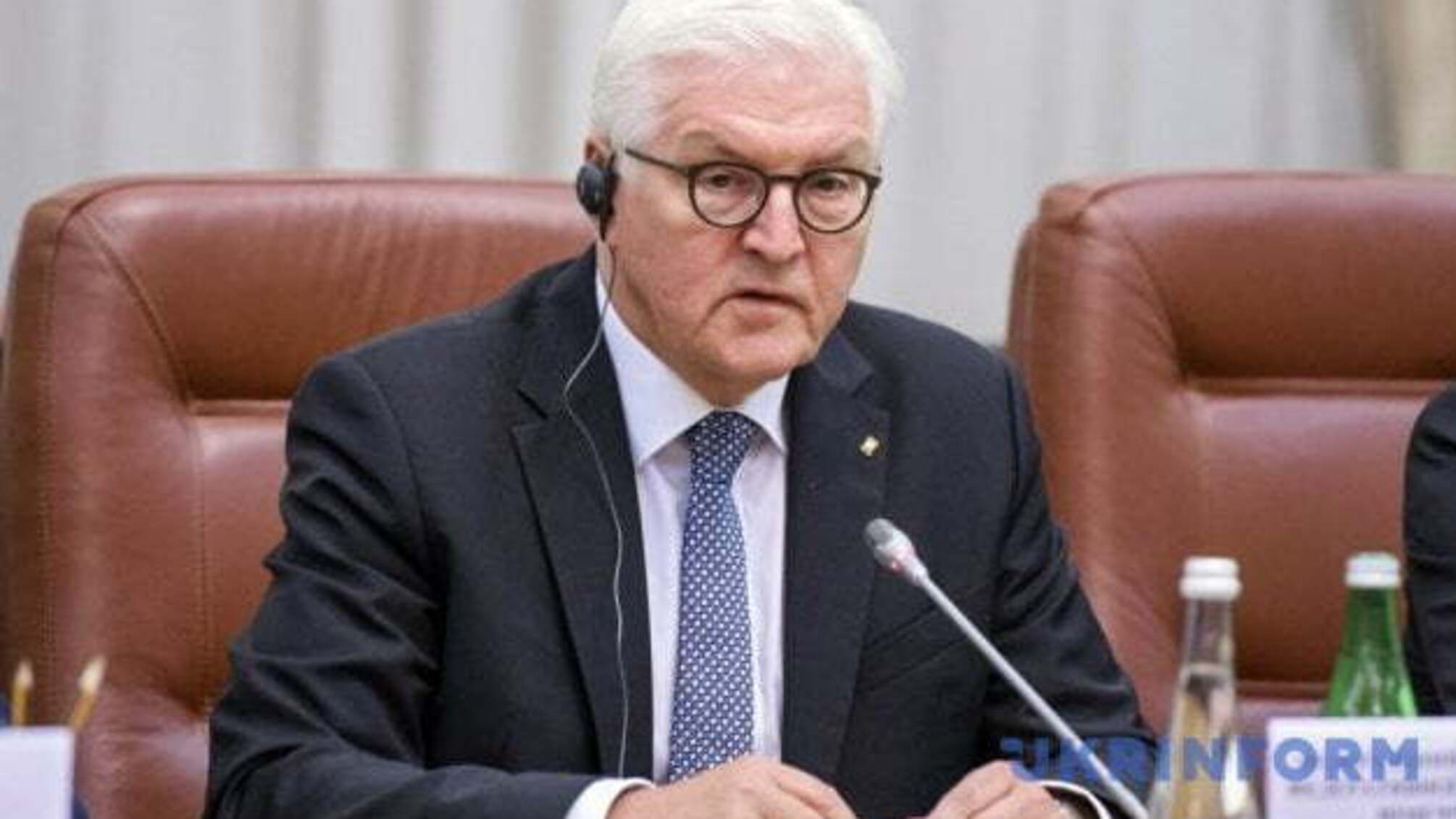 Президент Німеччини пішов на карантин через коронавірус у охоронця