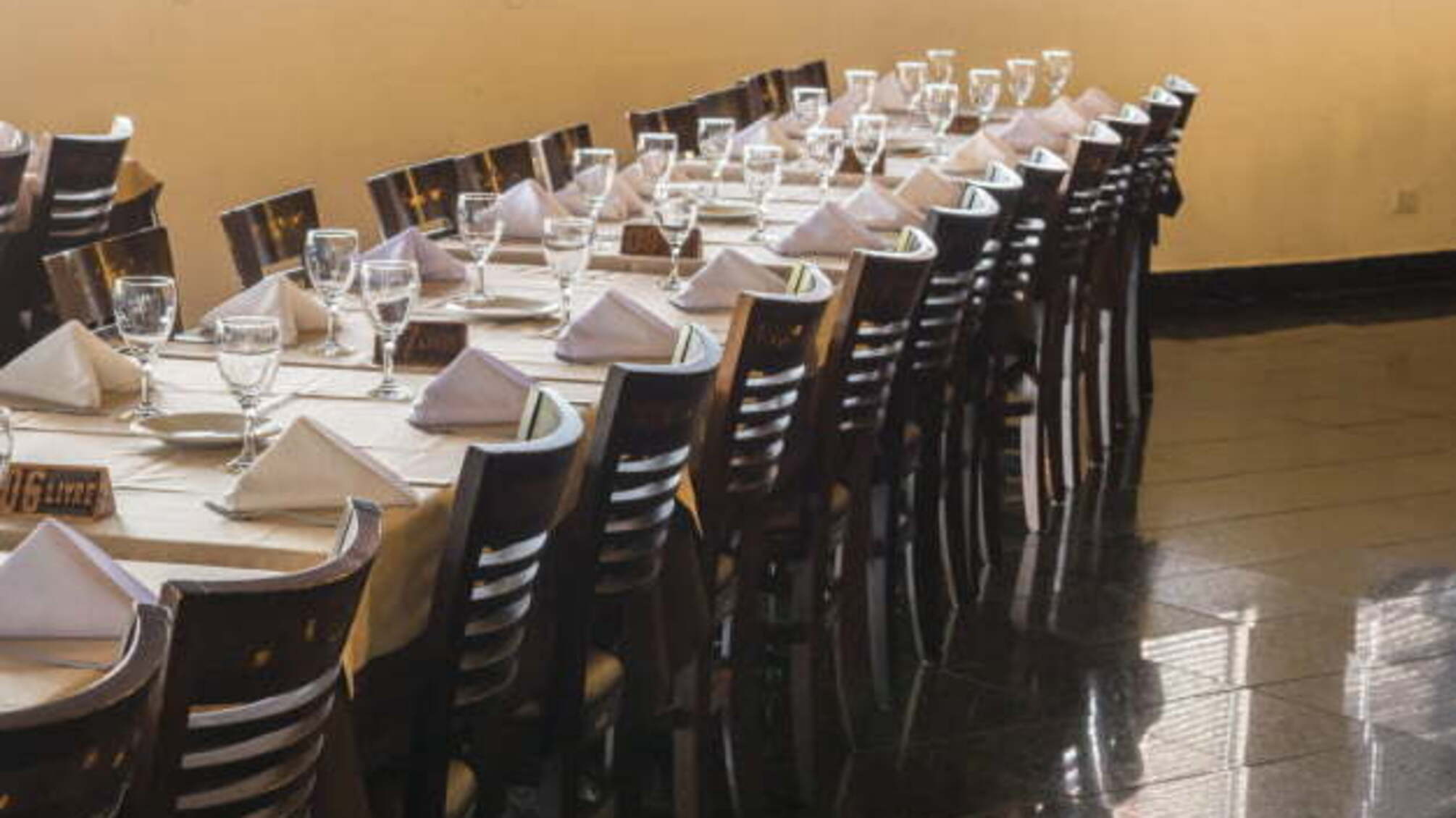 У «червоних» зонах Буковини обмежують роботу кафе і ресторанів