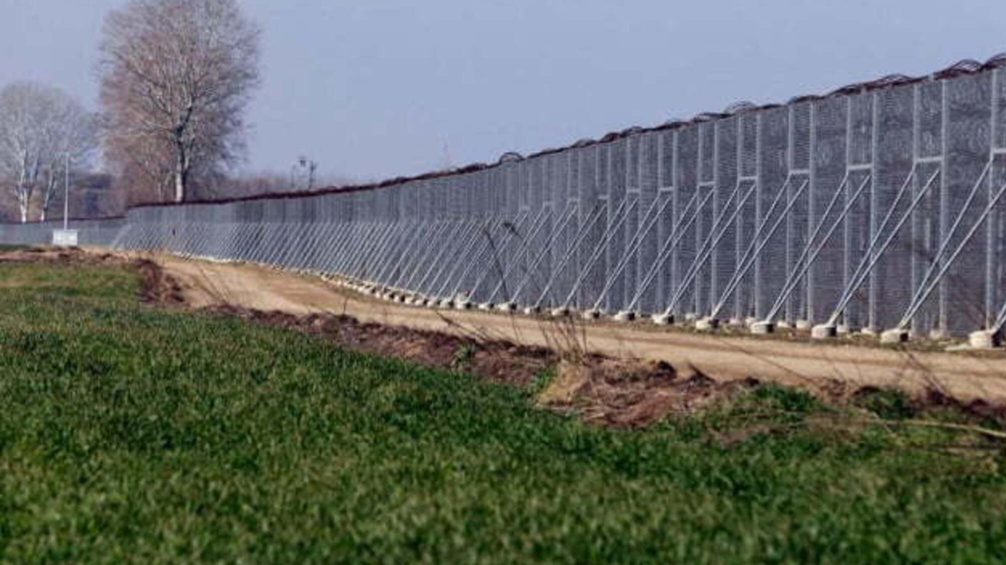 Греція планує звести ще 26 кілометрів «стіни» на кордоні з Туреччиною