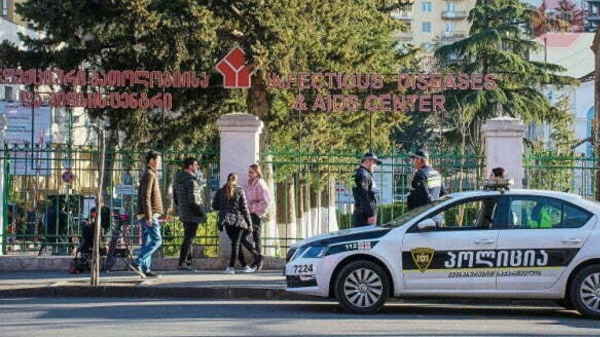 У Грузії озброєнні злочинці захопили заручників у відділенні банку