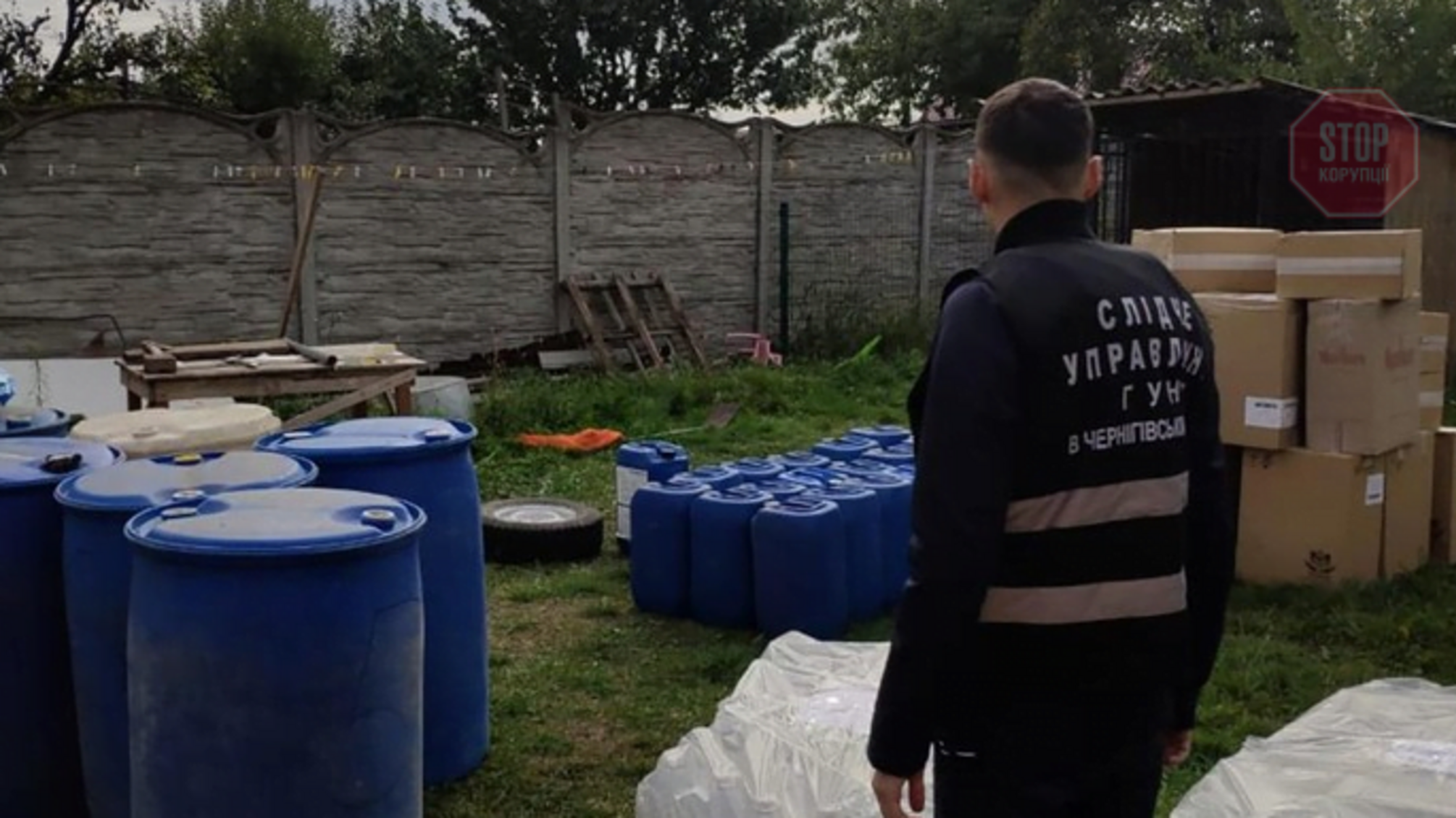 У Чернігові правоохоронці викрили організовану групу фальсифікаторів алкогольної продукції