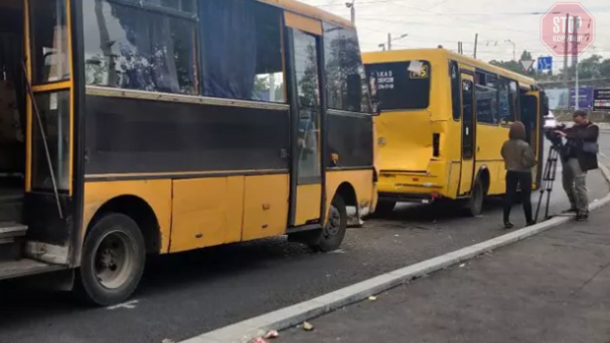 В Одесі автобус протаранив маршрутку і іномарку, п'ятеро постраждалих (фото)