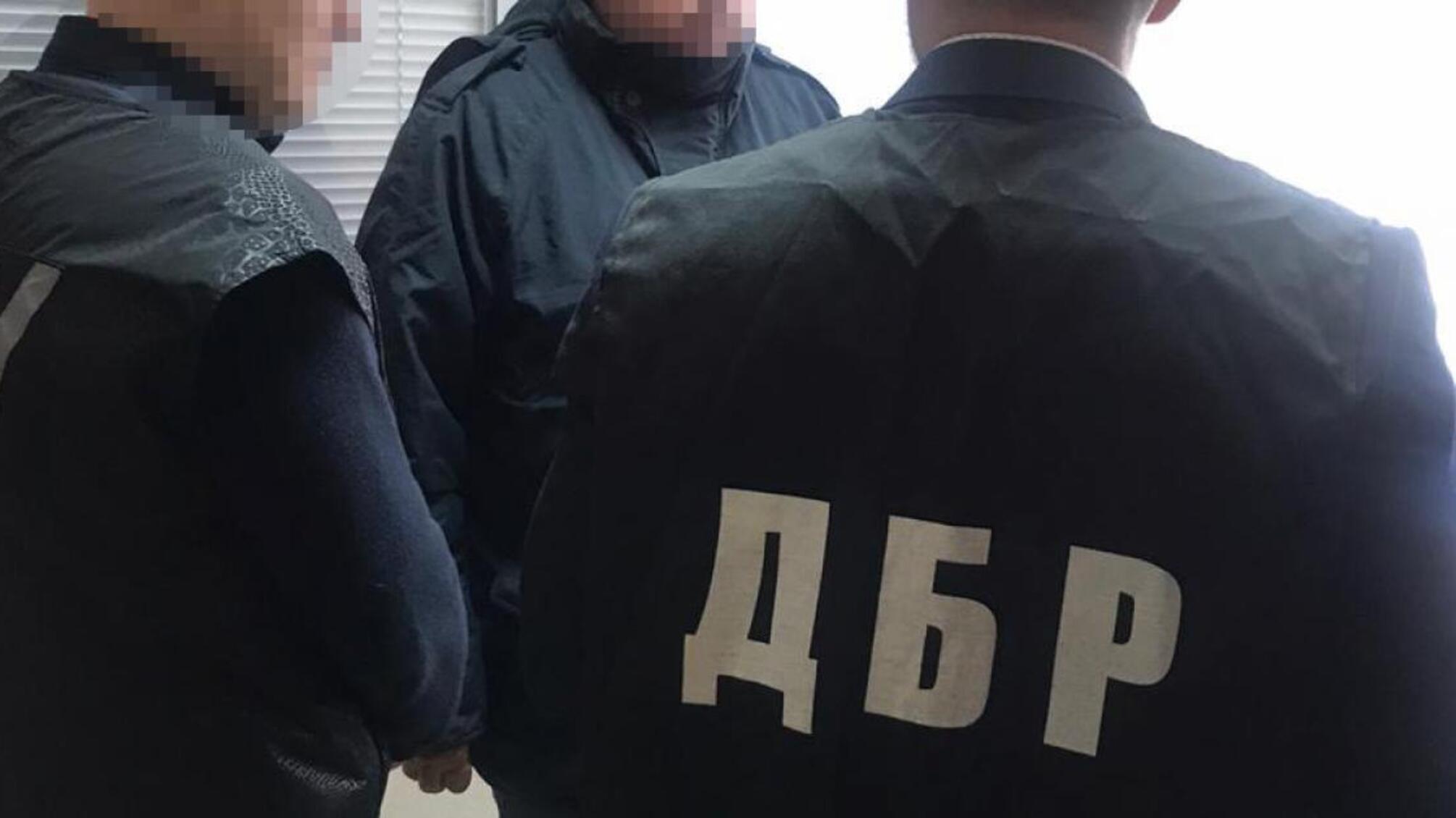 Майже 200 000 гривень збитків державі - ДБР повідомило про підозру митнику
