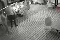Погрожував заточкою: у столичному ресторані напали на Саакашвілі (відео)