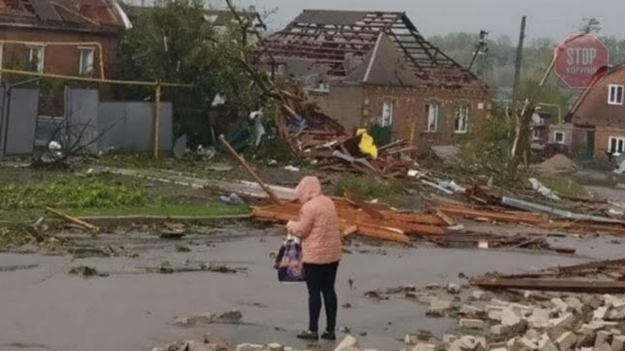Негода в Україні: знеструмлено понад 40 населених пунктів