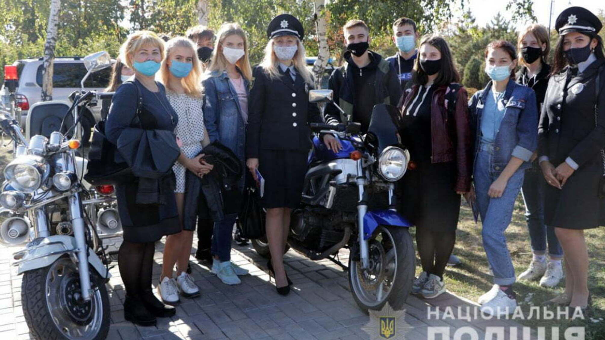 Старшокласники Маріуполя та Волновахи познайомилися з професією поліцейського