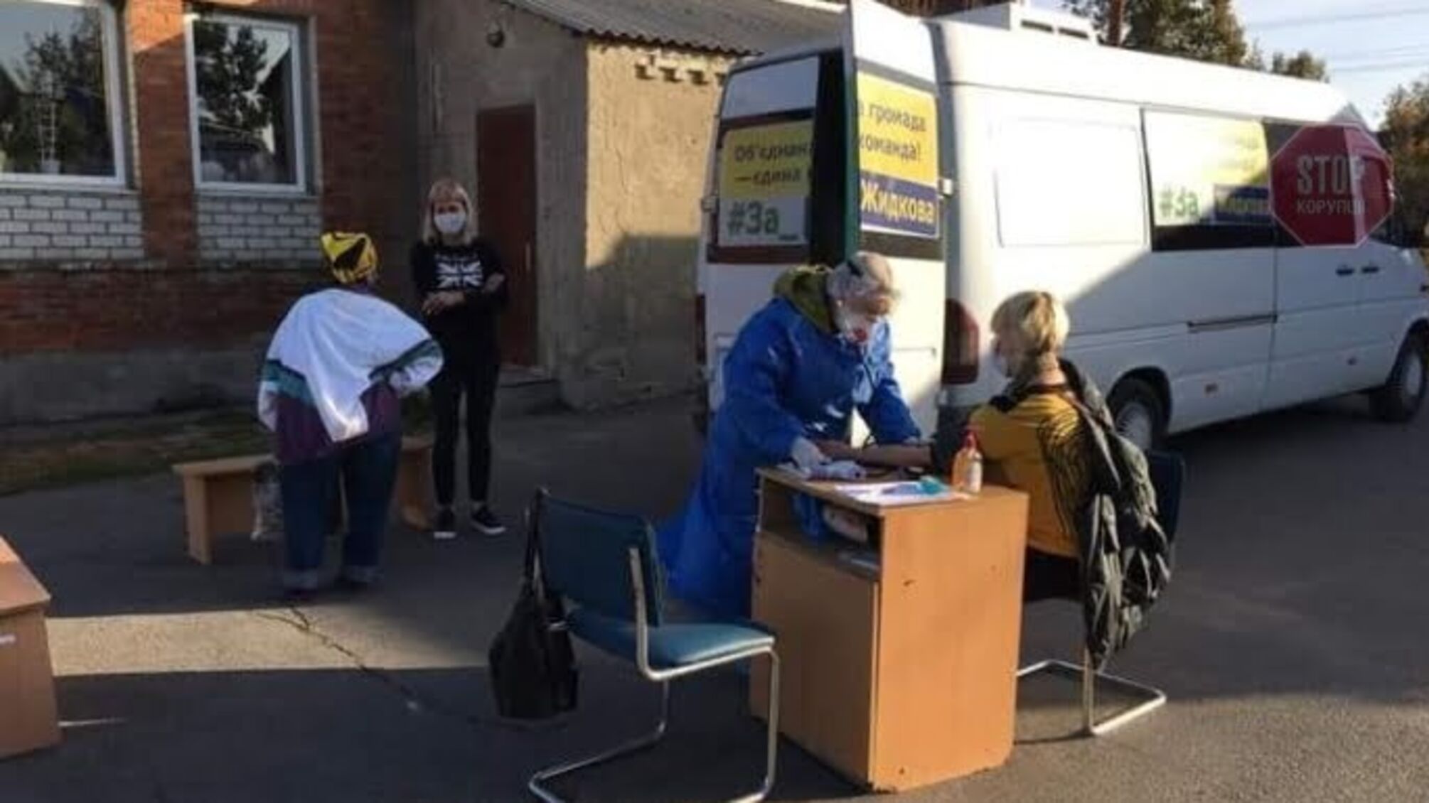 На Харківщині кандидат у мери від ''слуг'' проводив безкоштовні тести на COVID-19