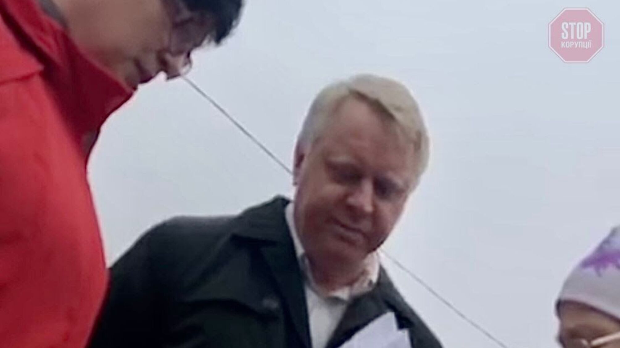 «Давай бігом дамо»: голова ОТГ на Дніпропетровщині засіває округ грошима