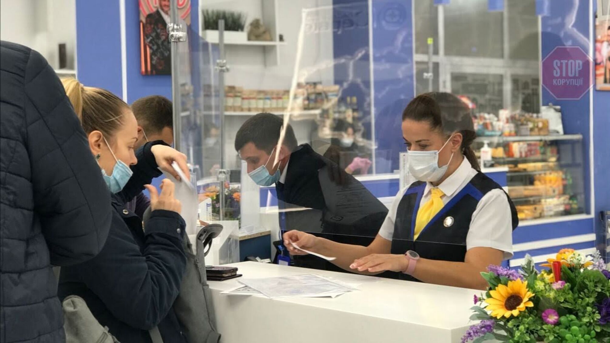 У ДП “Документ” пропонують українцям послугу оформлення паспортів та ID-карток, не виходячи з дому