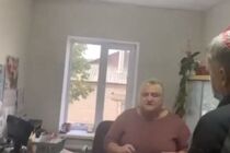 На Харківщині секретарка сільради напала на кандидата в мери (відео)
