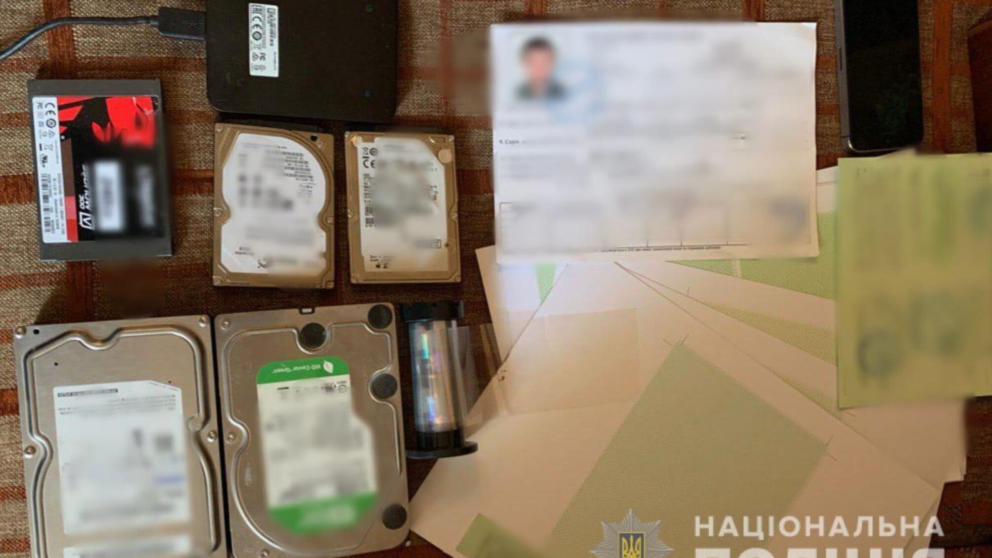 Одеські поліцейські оголосили іноземцю підозру у виготовленні підроблених документів